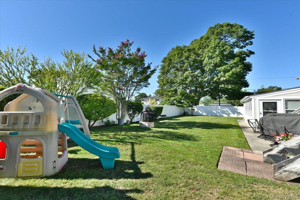 Single Family W Gates Avenue  Suffolk County, NY 11757, MLS-1048753-32