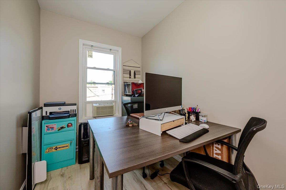 Single Family Balcom Avenue Bronx, NY 10461, MLS-1048760-10