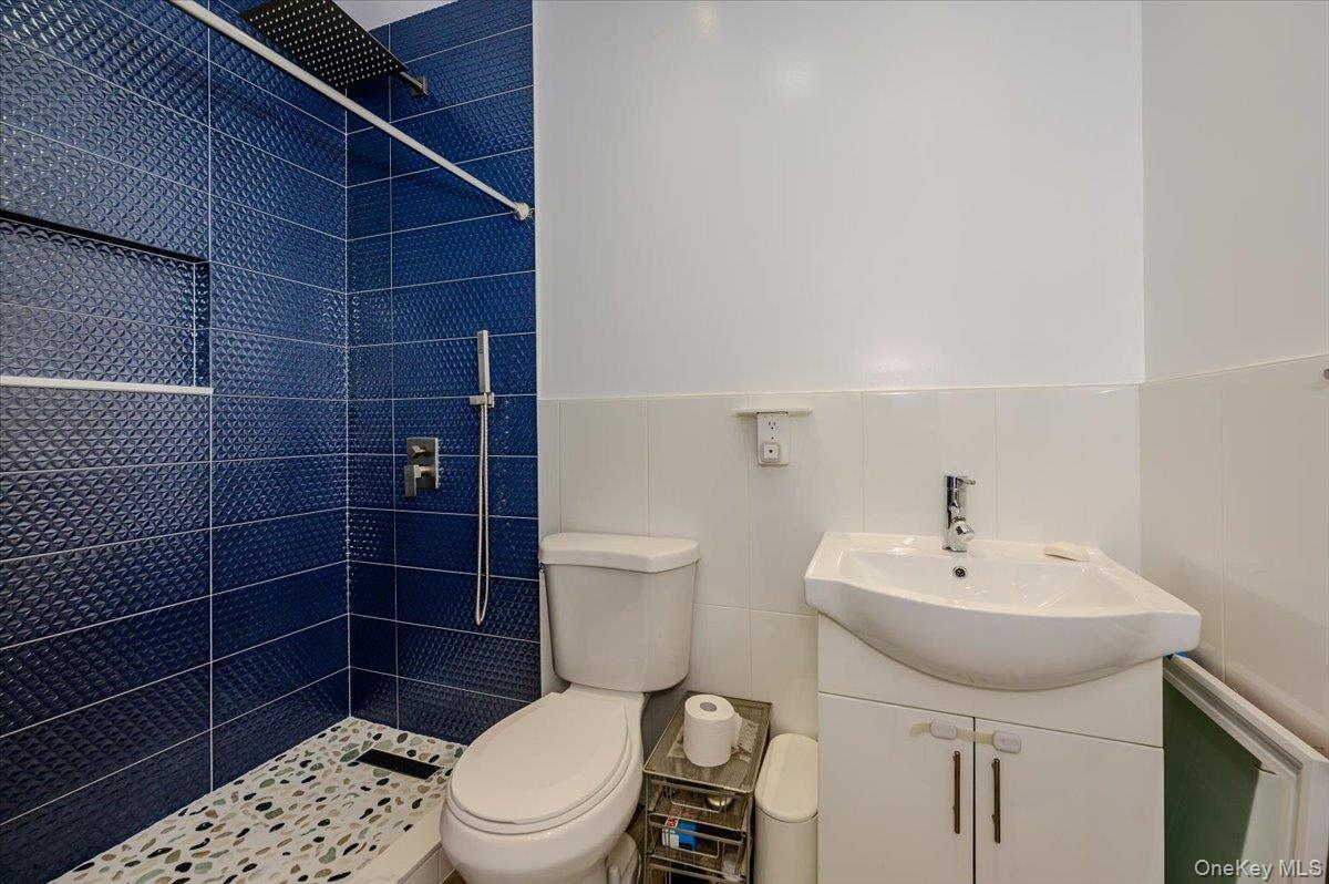 Single Family Balcom Avenue Bronx, NY 10461, MLS-1048760-13
