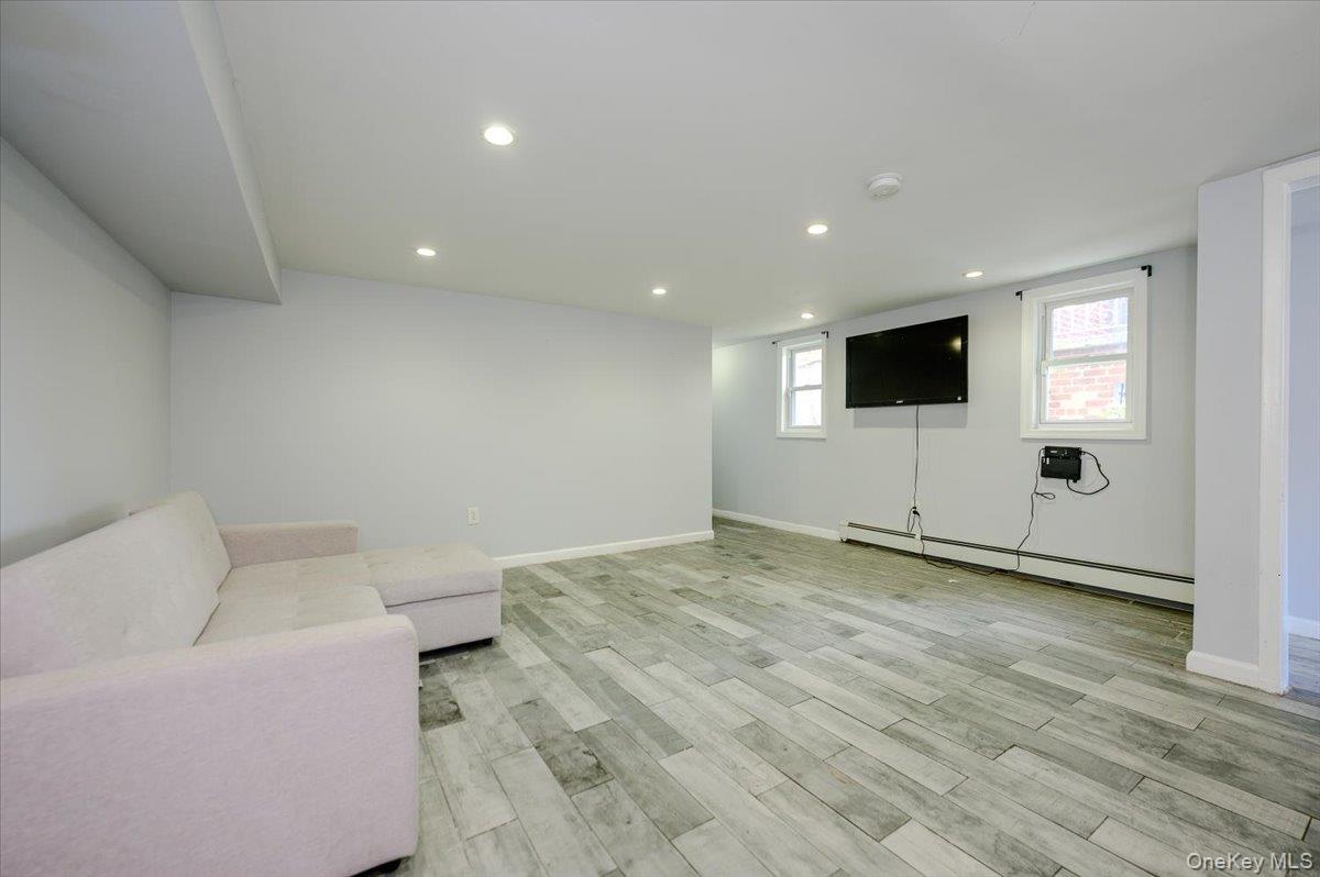 Single Family Balcom Avenue Bronx, NY 10461, MLS-1048760-25