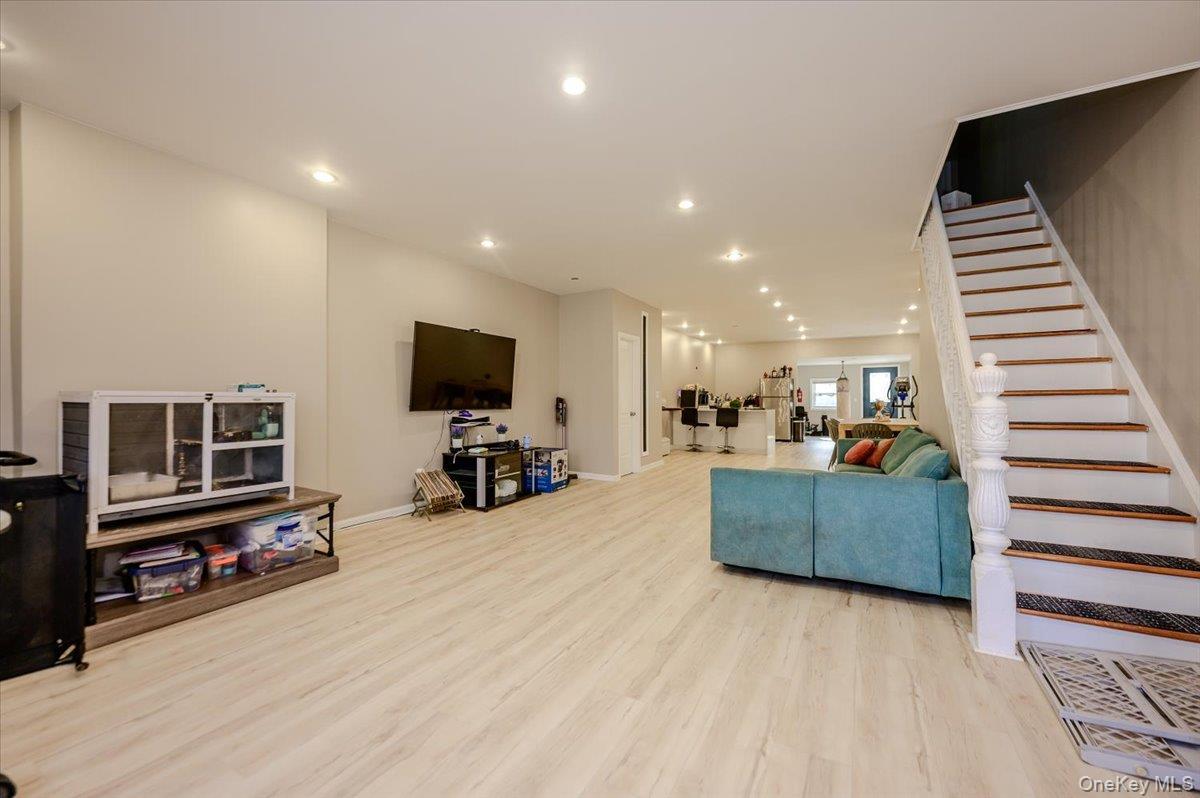 Single Family Balcom Avenue Bronx, NY 10461, MLS-1048760-3