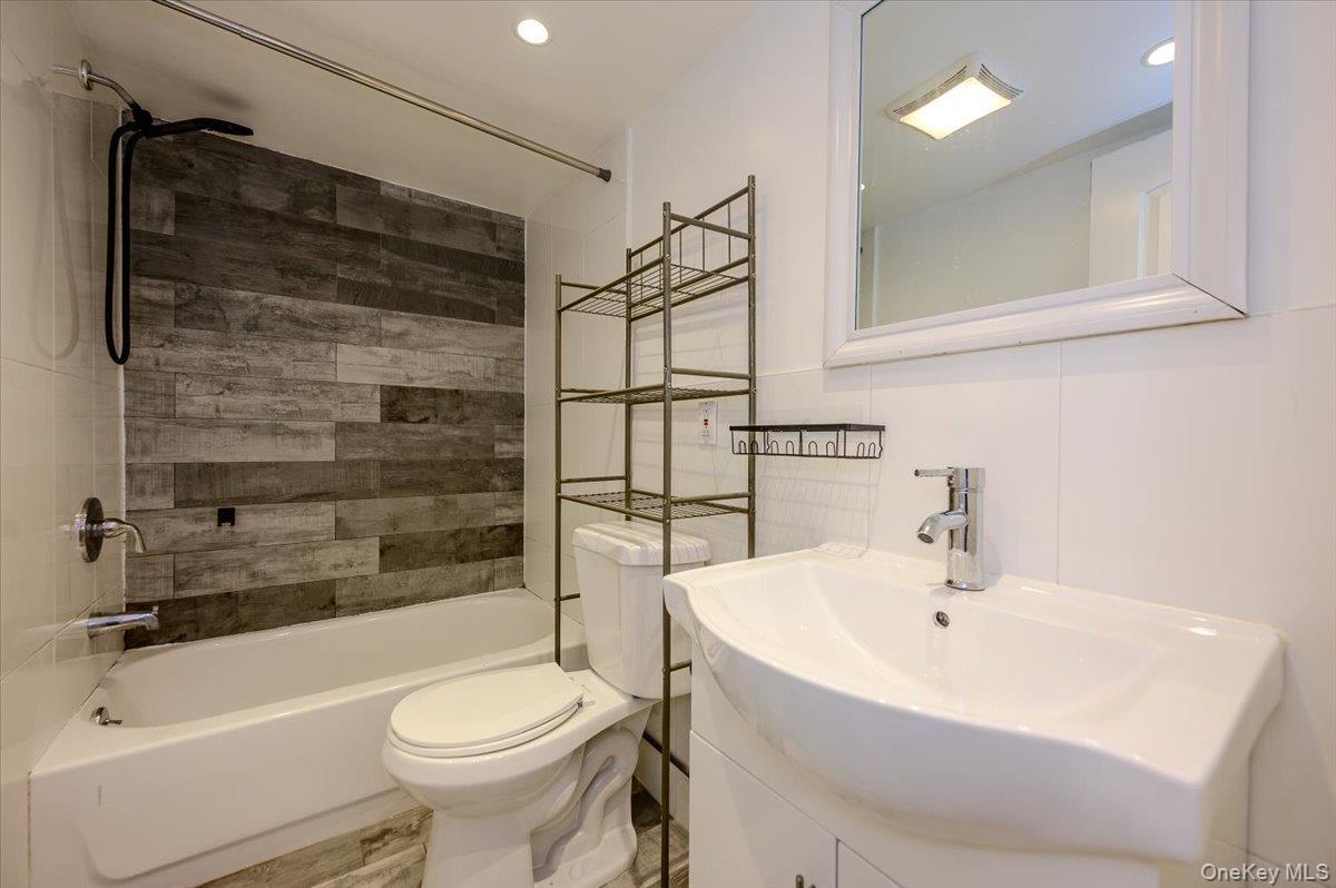Single Family Balcom Avenue Bronx, NY 10461, MLS-1048760-31
