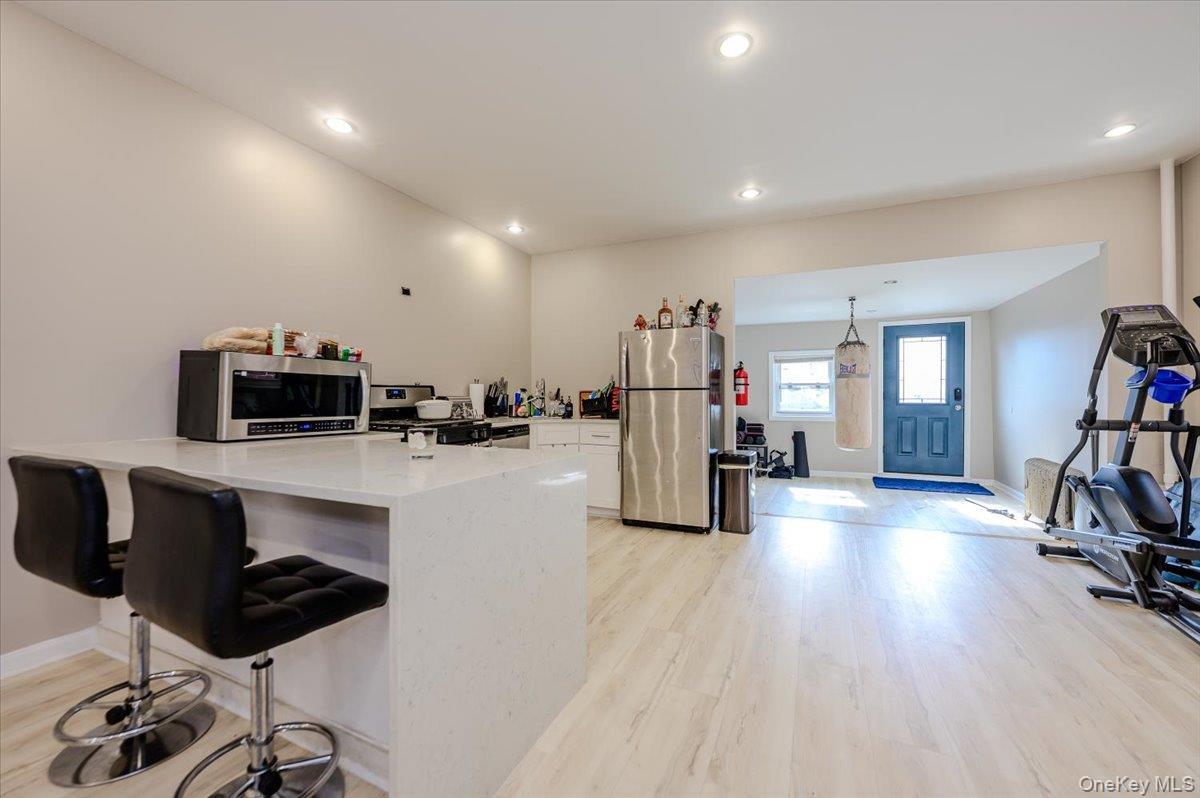 Single Family Balcom Avenue Bronx, NY 10461, MLS-1048760-6