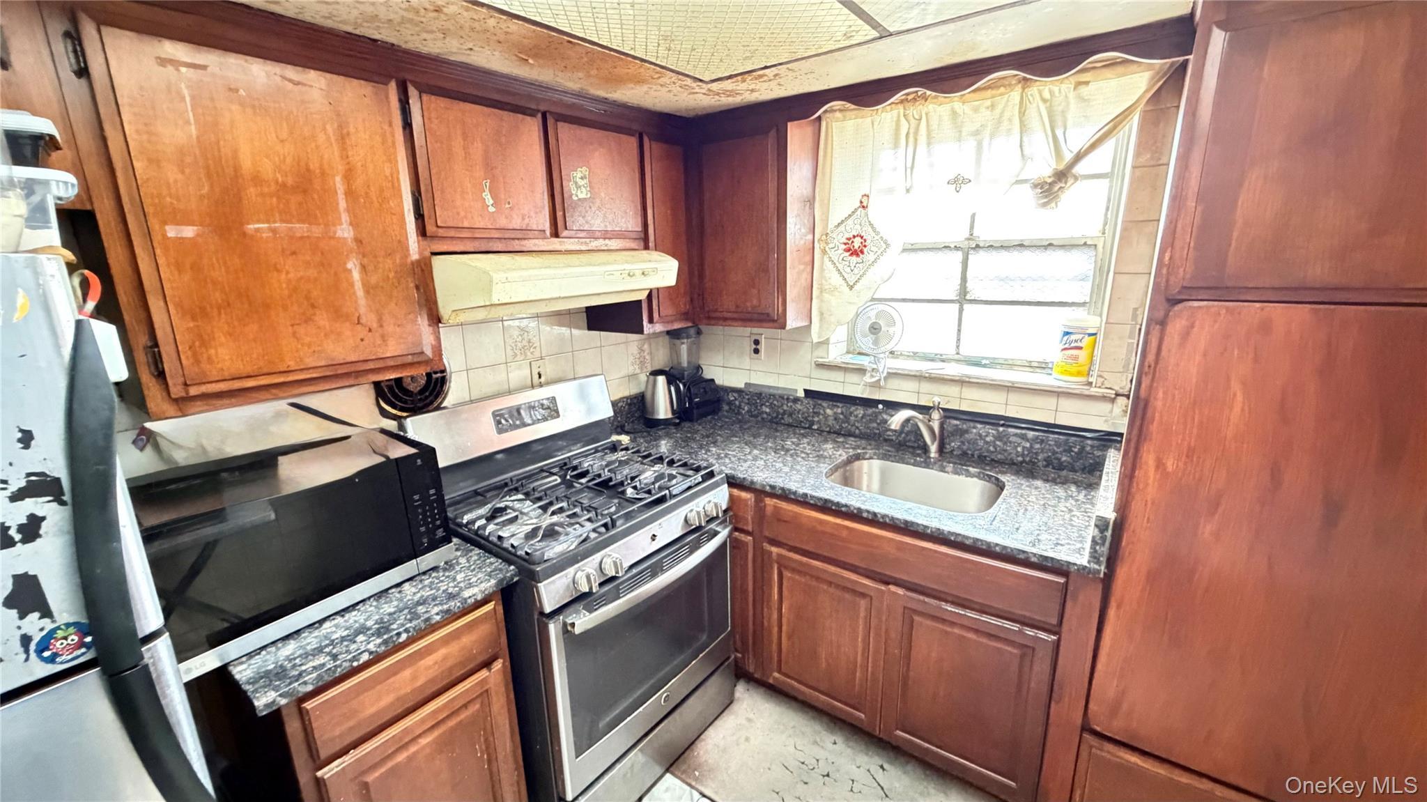 Single Family Lafayette Avenue  Bronx, NY 10473, MLS-1048781-2