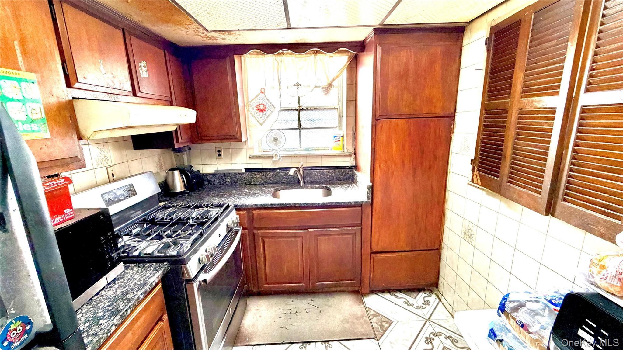 Single Family Lafayette Avenue  Bronx, NY 10473, MLS-1048781-4