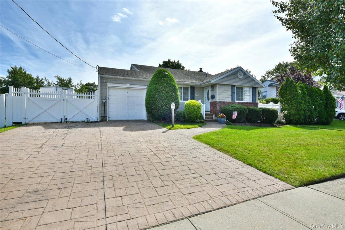 Single Family Linden Street Nassau County, NY 11762, MLS-1048870-3