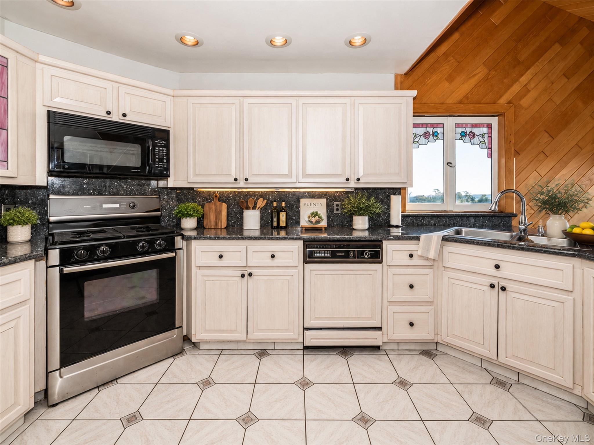 Single Family Kensington Oval  Westchester County, NY 10805, MLS-1048871-8