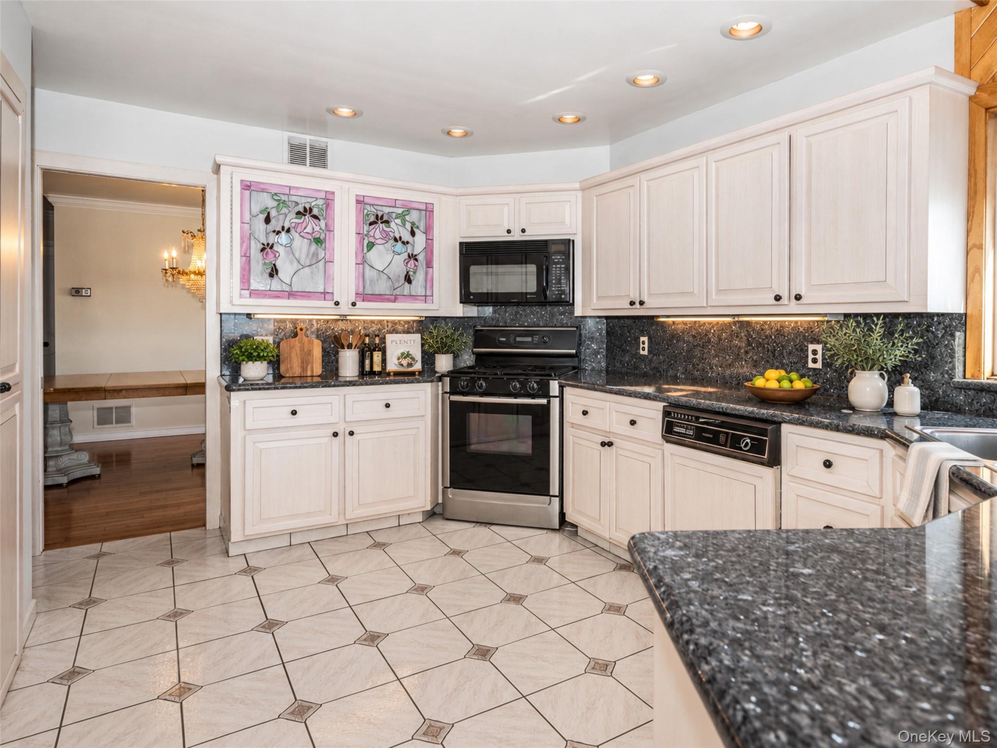 Single Family Kensington Oval  Westchester County, NY 10805, MLS-1048871-9