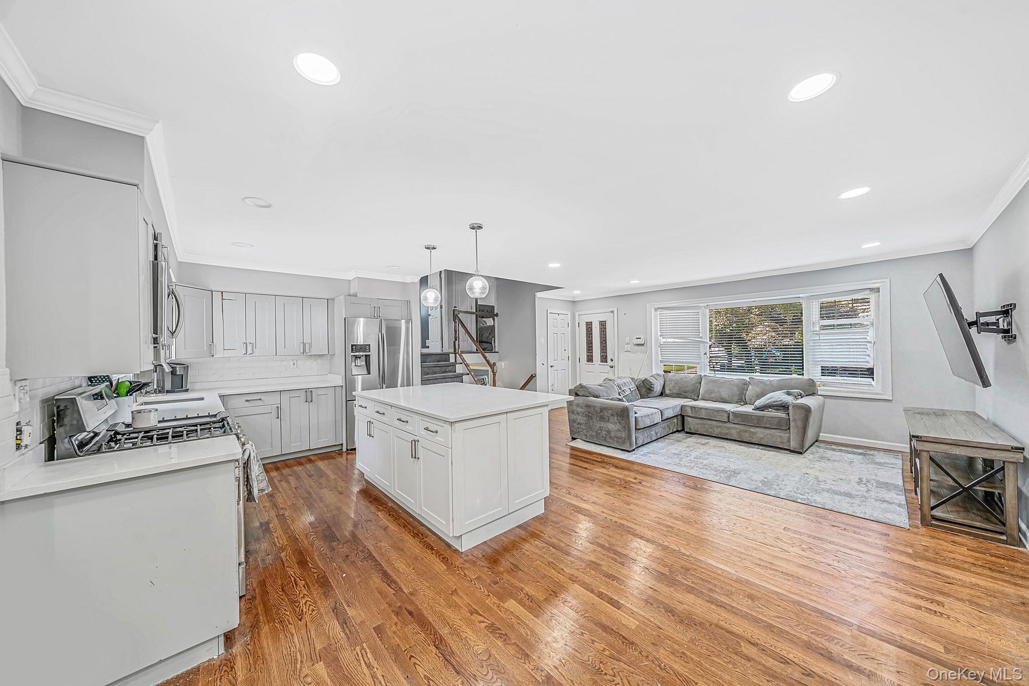Single Family Otsego Place  Suffolk County, NY 11725, MLS-1048882-10