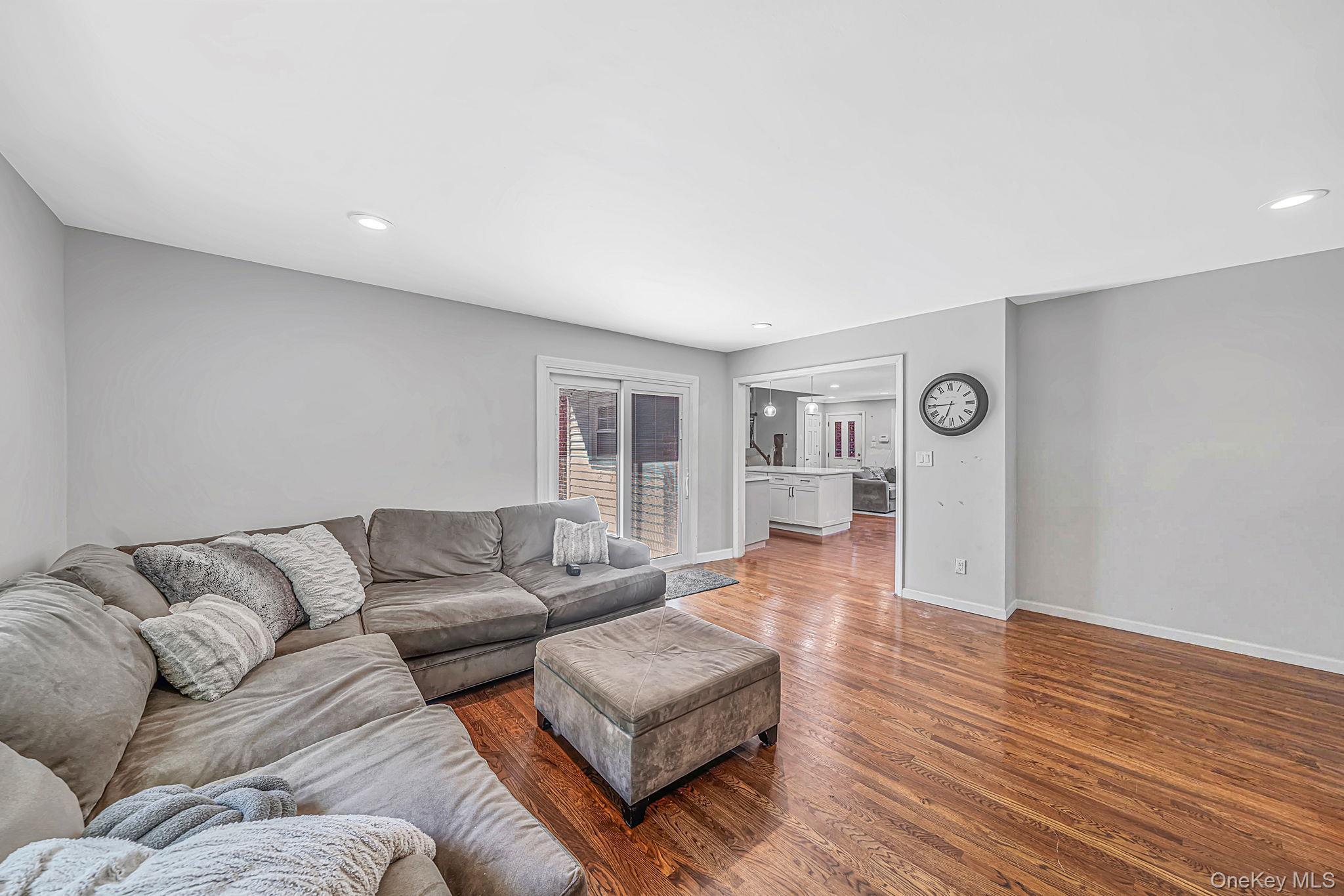 Single Family Otsego Place  Suffolk County, NY 11725, MLS-1048882-13