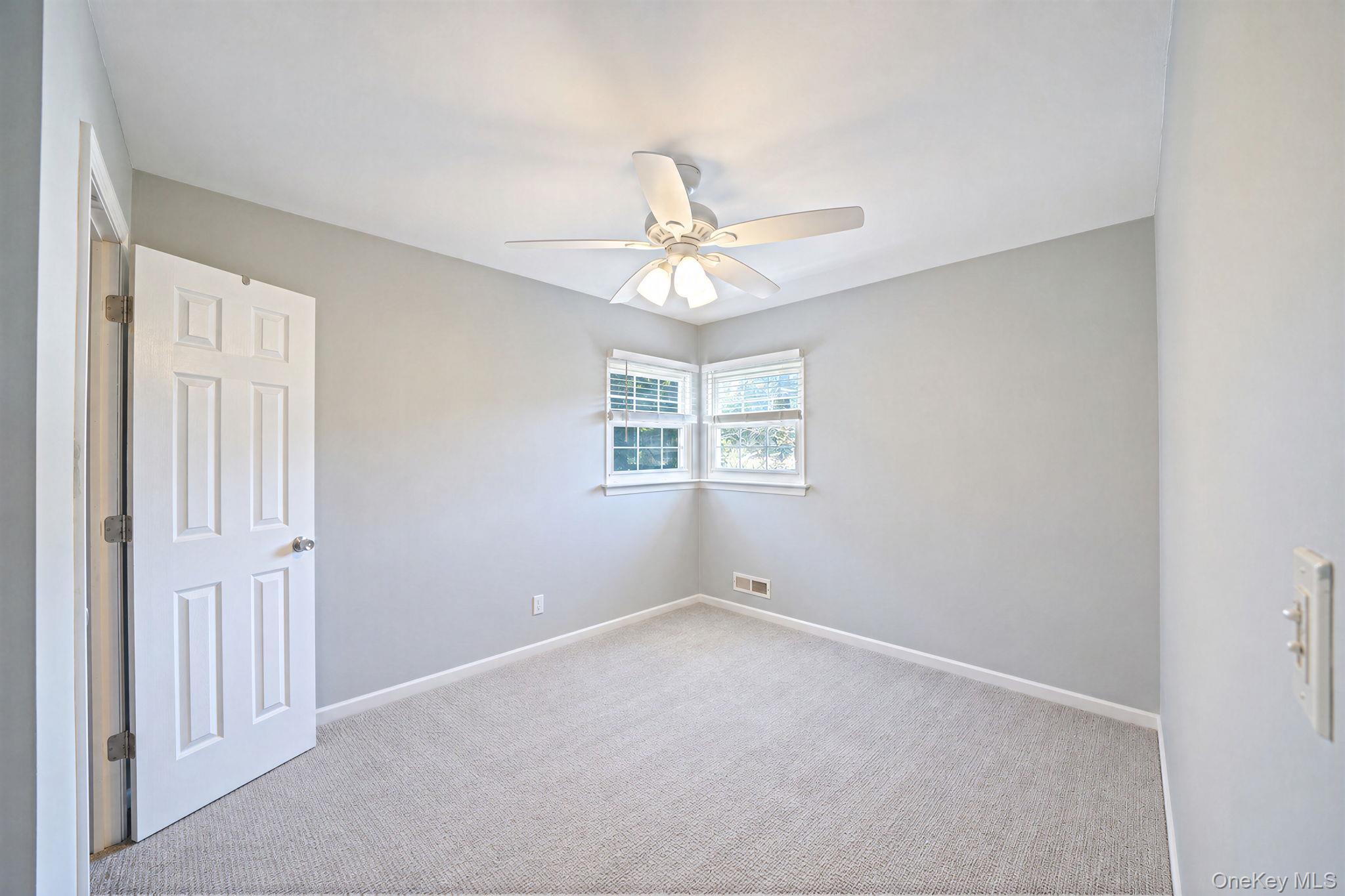 Single Family Otsego Place  Suffolk County, NY 11725, MLS-1048882-15