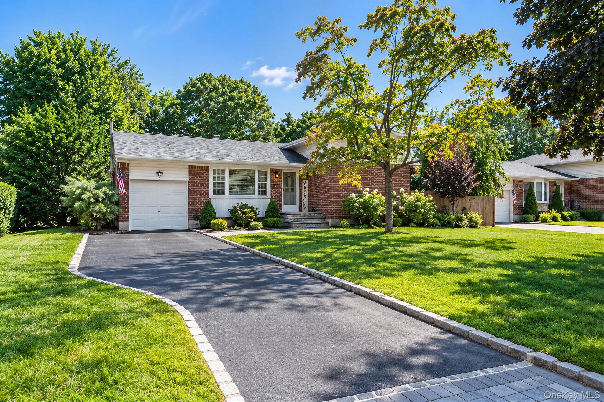 Single Family Otsego Place  Suffolk County, NY 11725, MLS-1048882-2