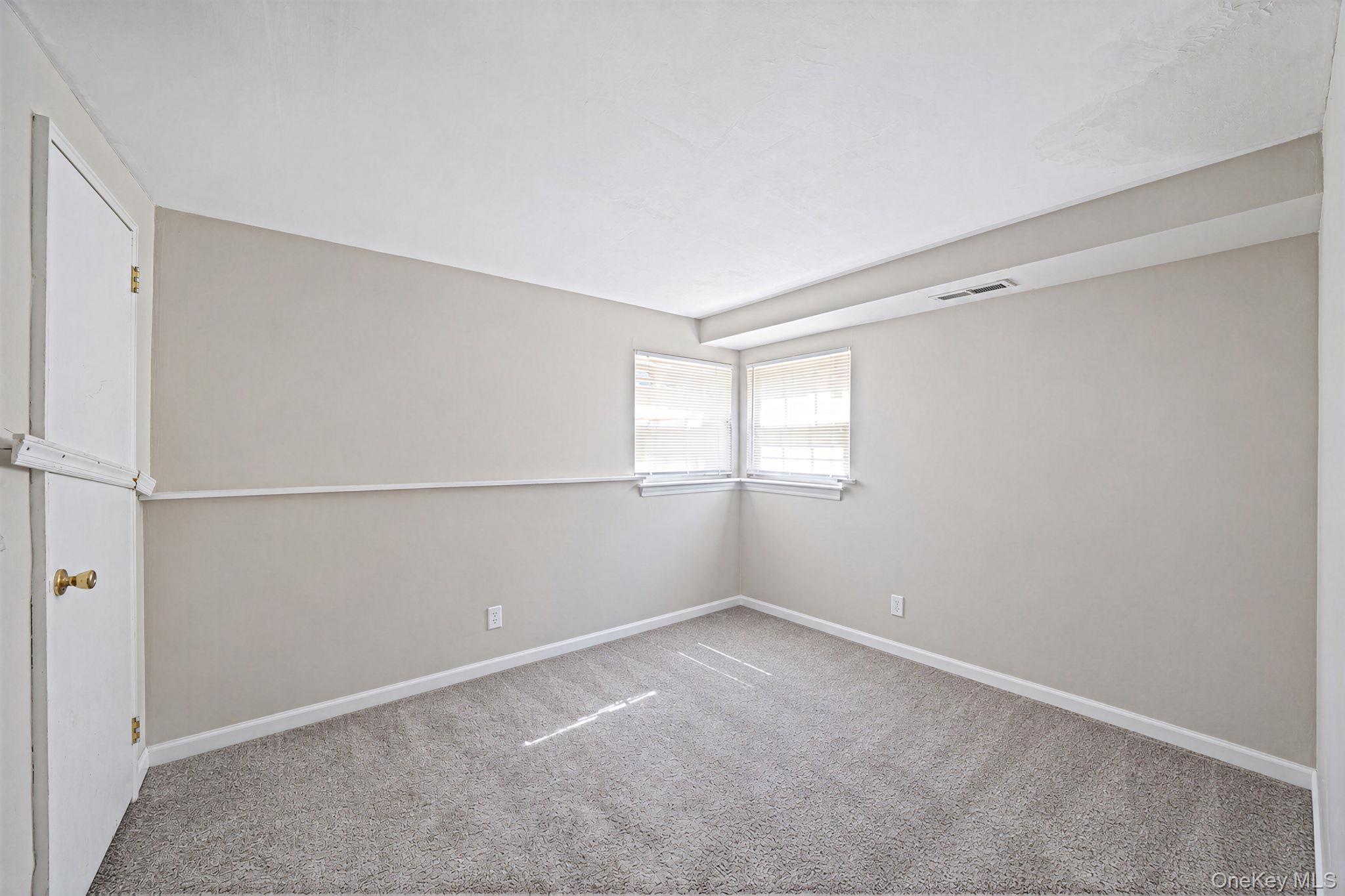 Single Family Otsego Place  Suffolk County, NY 11725, MLS-1048882-21