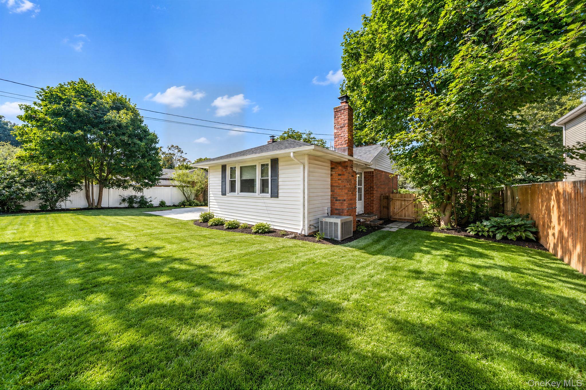 Single Family Otsego Place  Suffolk County, NY 11725, MLS-1048882-28