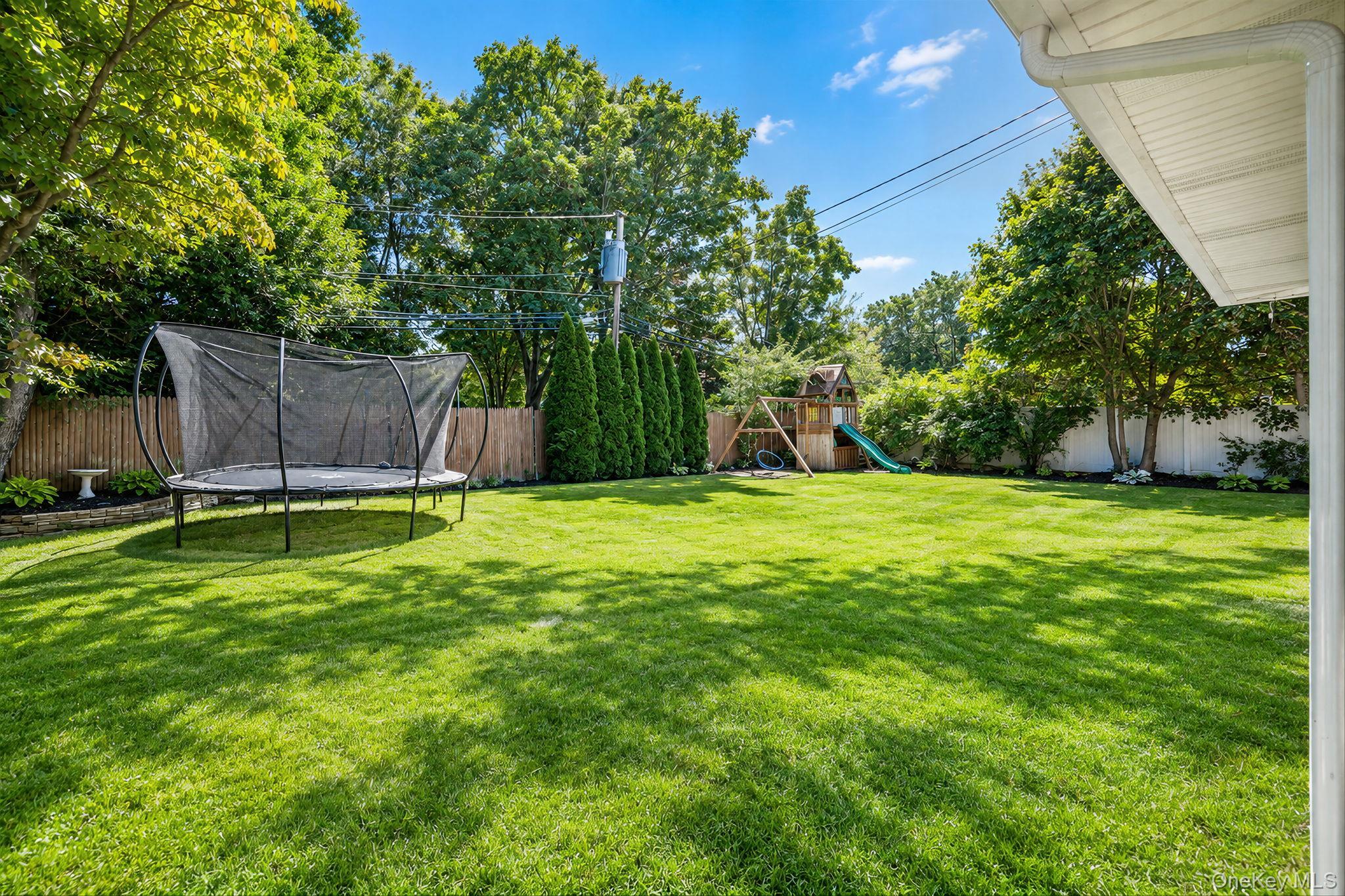 Single Family Otsego Place  Suffolk County, NY 11725, MLS-1048882-29