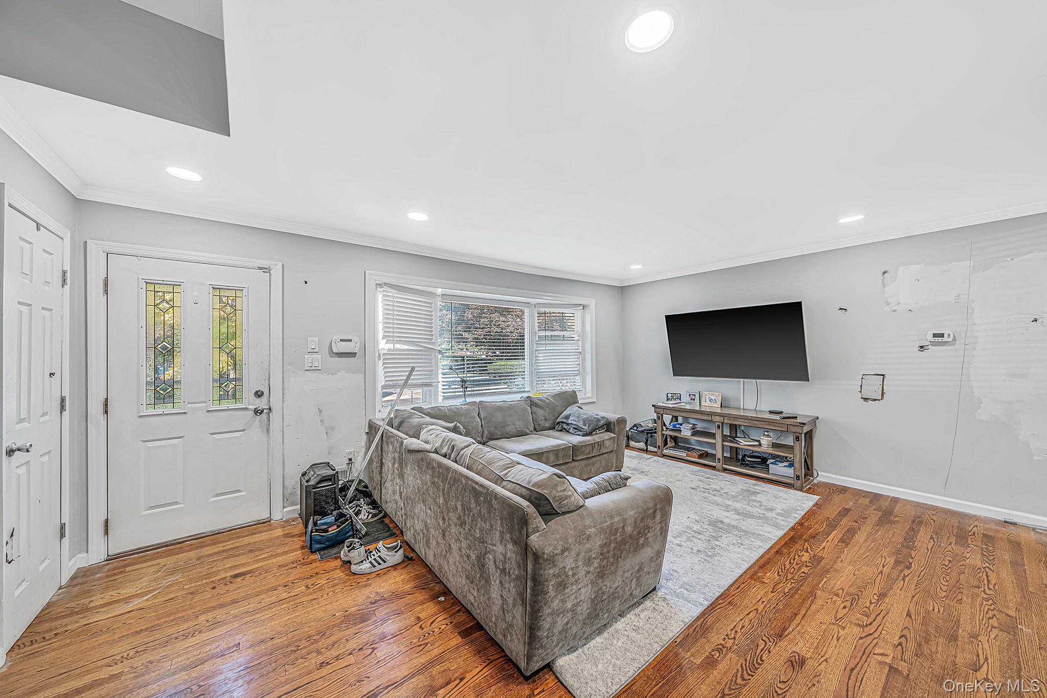 Single Family Otsego Place  Suffolk County, NY 11725, MLS-1048882-5