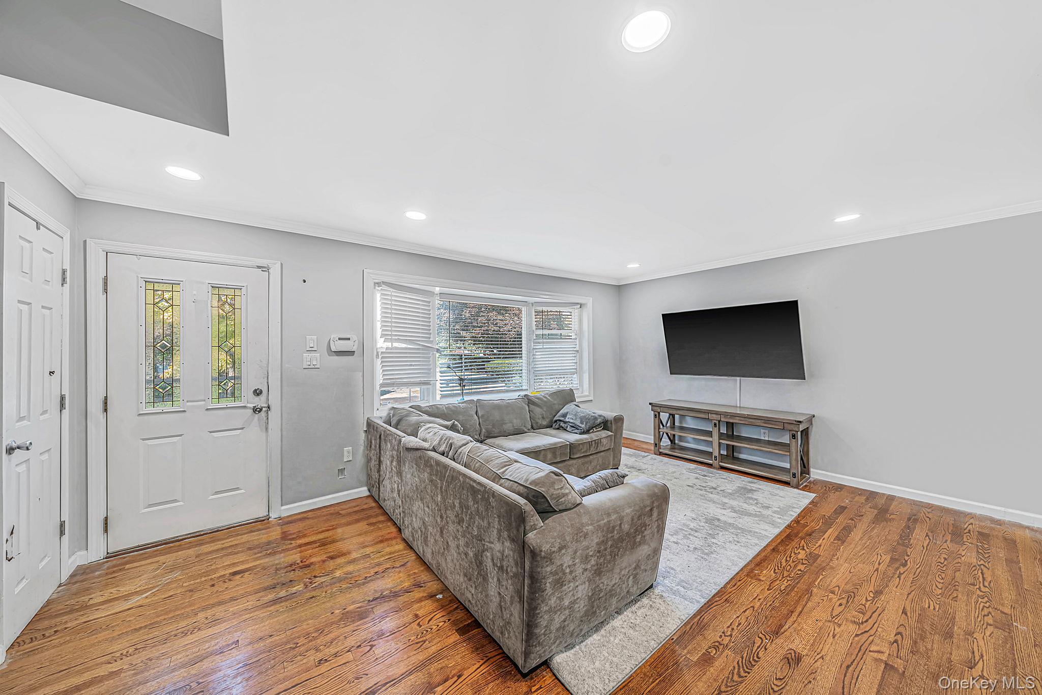 Single Family Otsego Place  Suffolk County, NY 11725, MLS-1048882-6