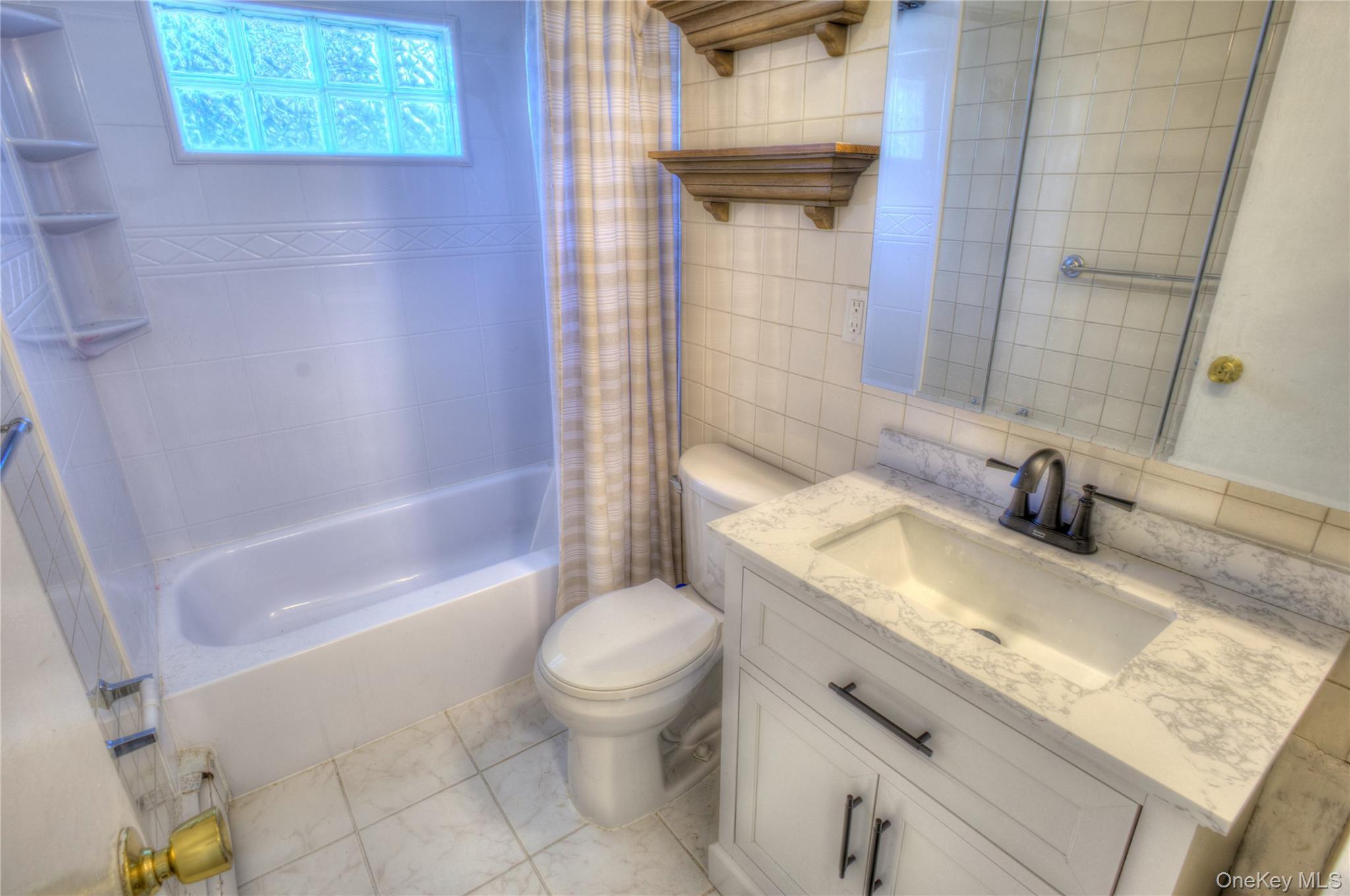 Single Family Radcliff Avenue  Nassau County, NY 11050, MLS-1048894-15