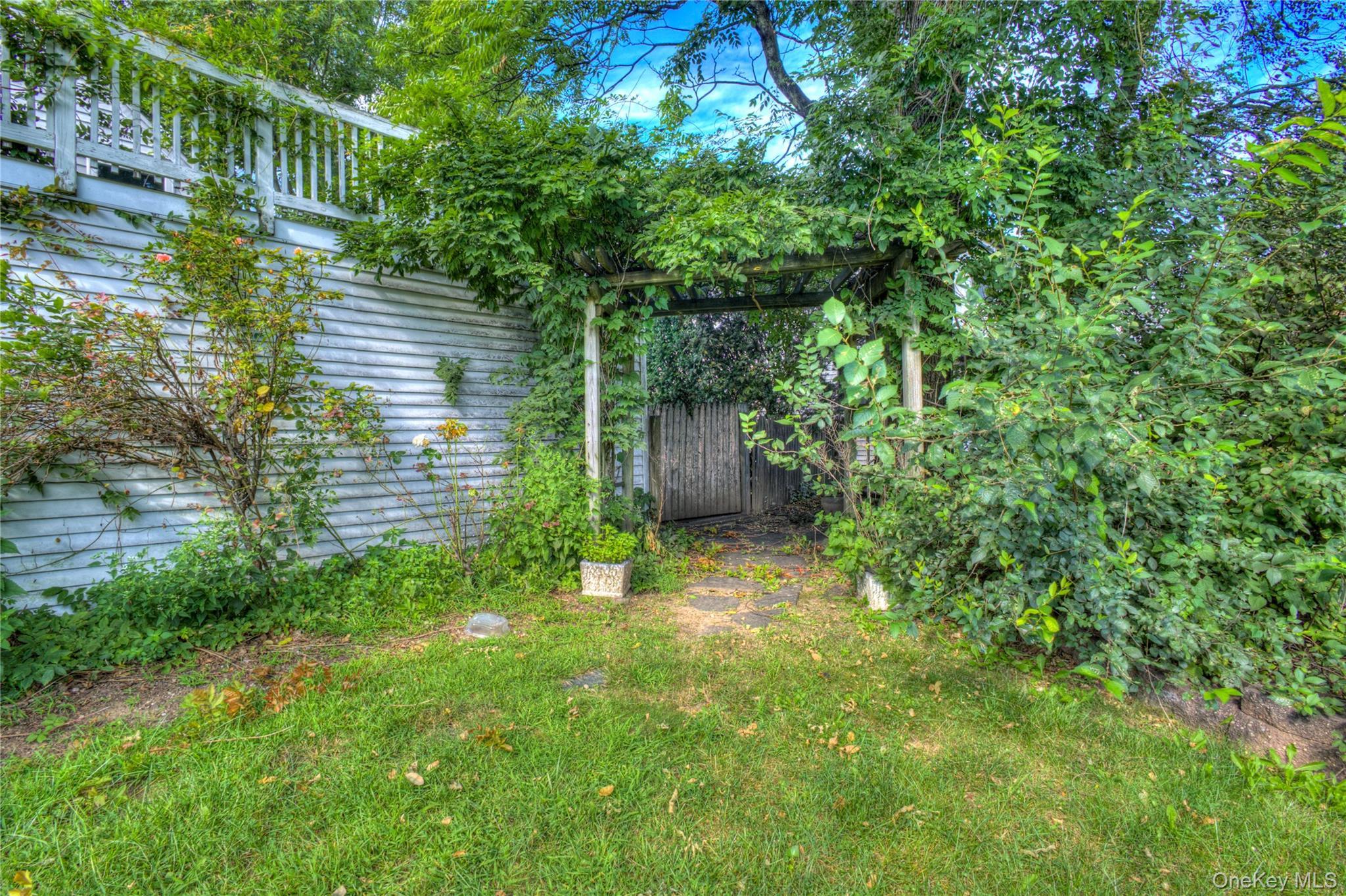 Single Family Radcliff Avenue  Nassau County, NY 11050, MLS-1048894-36