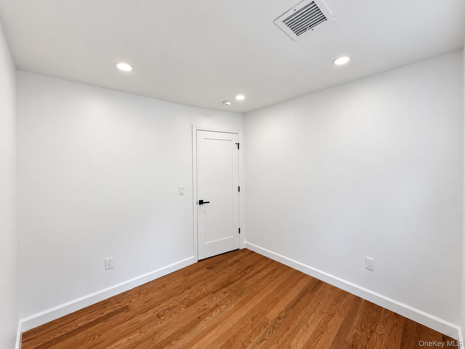 Single Family Ocean Avenue Suffolk County, NY 11768, MLS-1048899-11