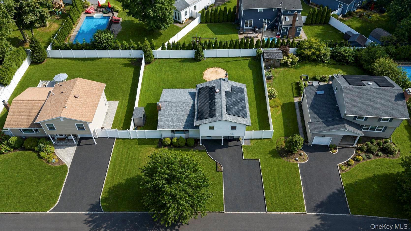 Single Family Catherwood Crescent Suffolk County, NY 11747, MLS-1048912-2