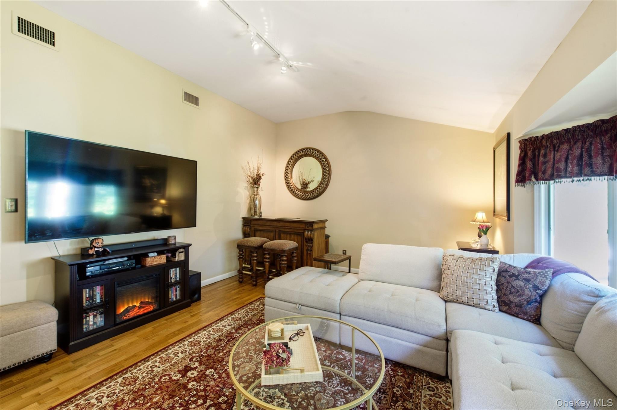 Single Family White Cliff Lane Suffolk County, NY 11767, MLS-1048941-24