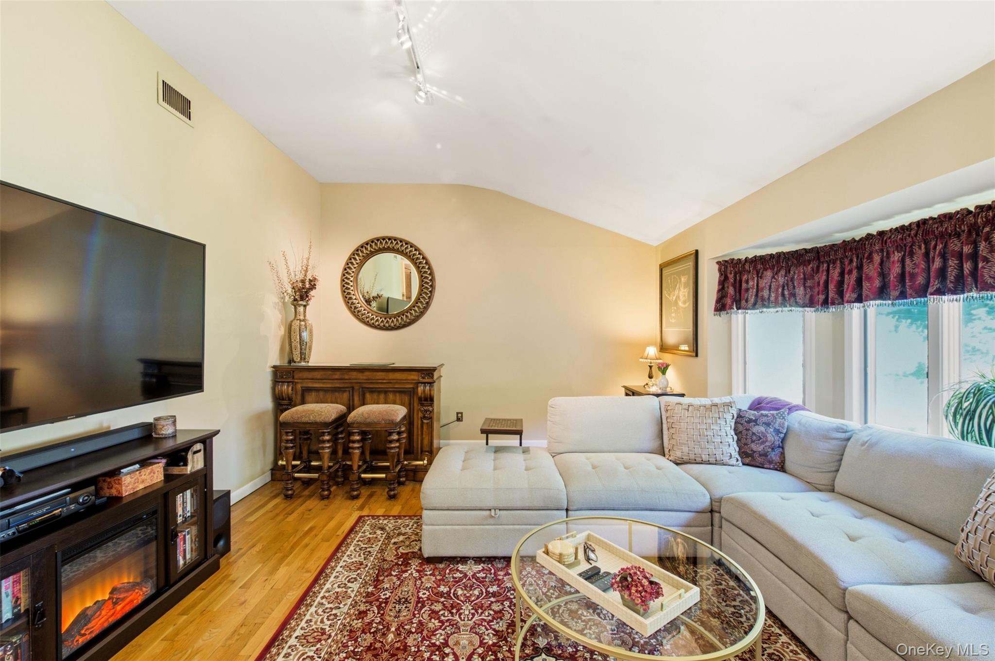 Single Family White Cliff Lane Suffolk County, NY 11767, MLS-1048941-25