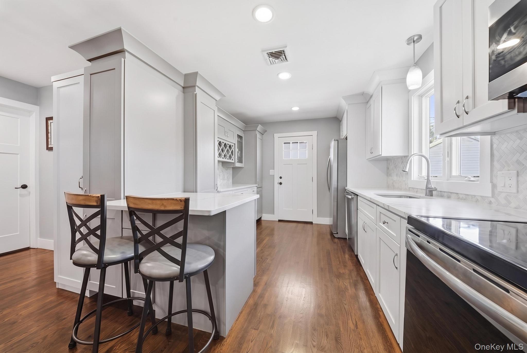 Single Family Devon Road Nassau County, NY 11714, MLS-1048948-10