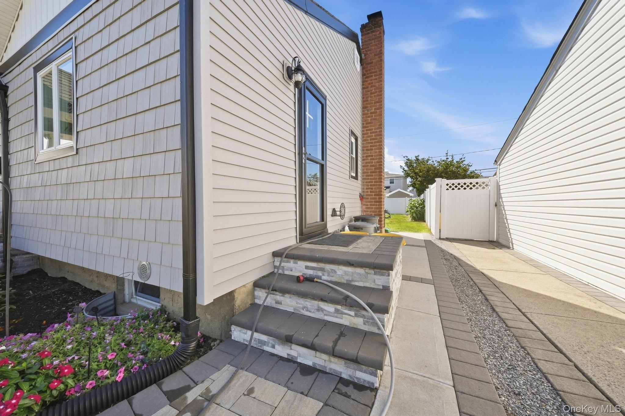 Single Family Devon Road Nassau County, NY 11714, MLS-1048948-25