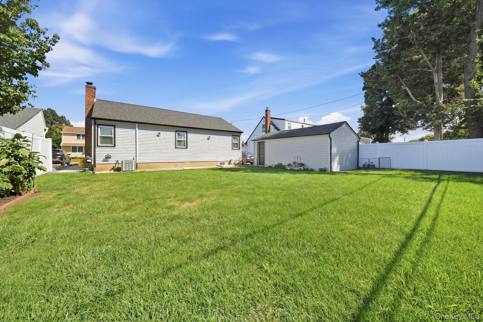 Single Family Devon Road Nassau County, NY 11714, MLS-1048948-27