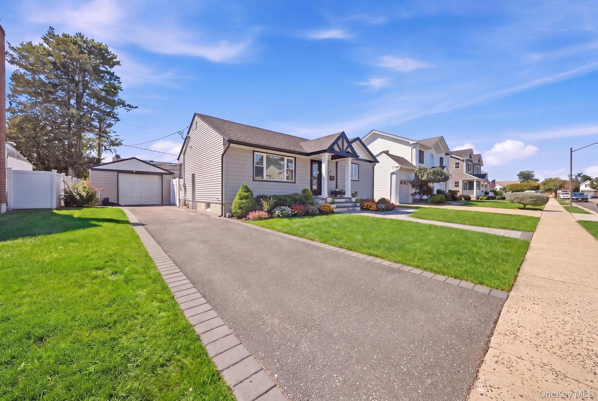 Single Family Devon Road Nassau County, NY 11714, MLS-1048948-3