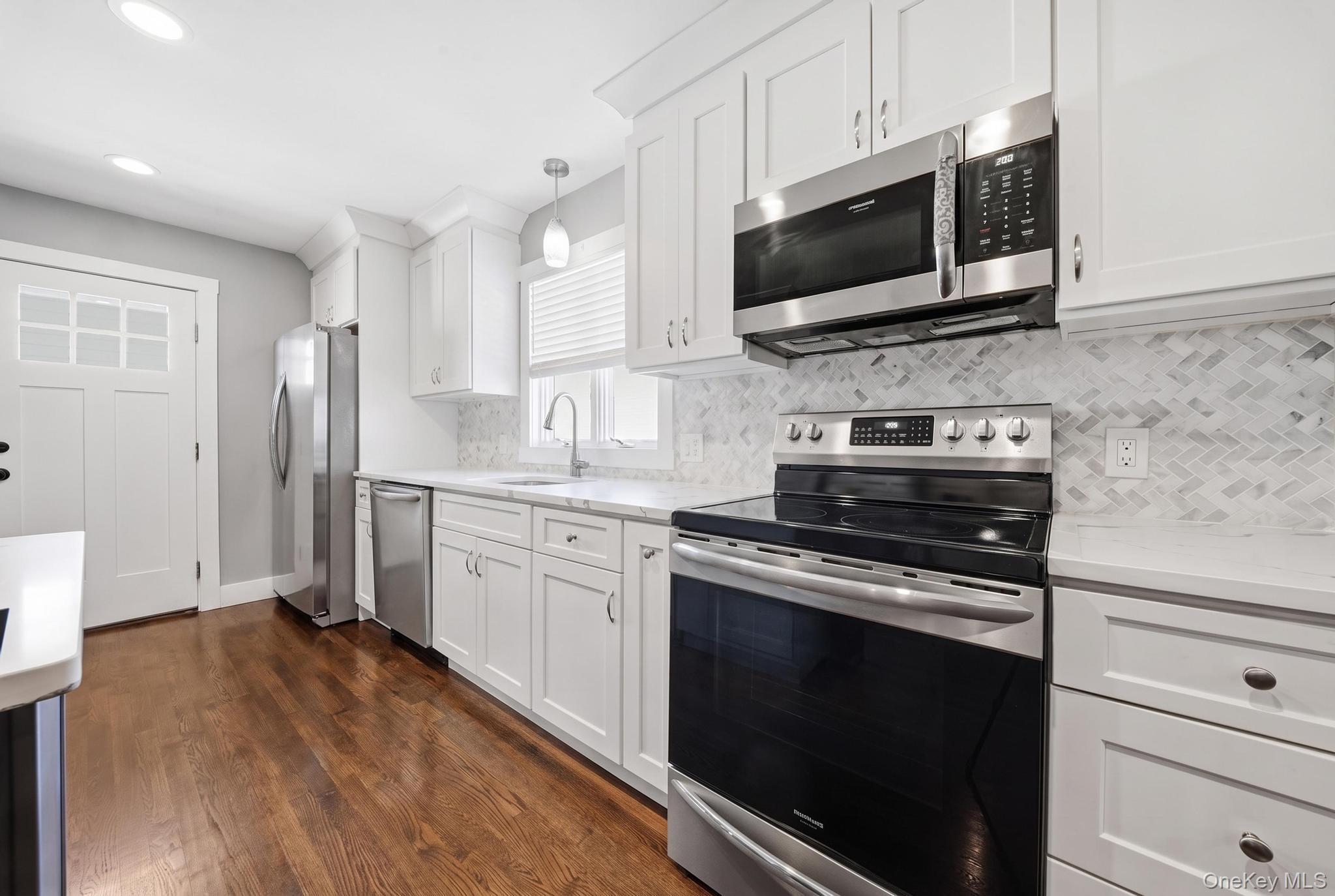 Single Family Devon Road Nassau County, NY 11714, MLS-1048948-8