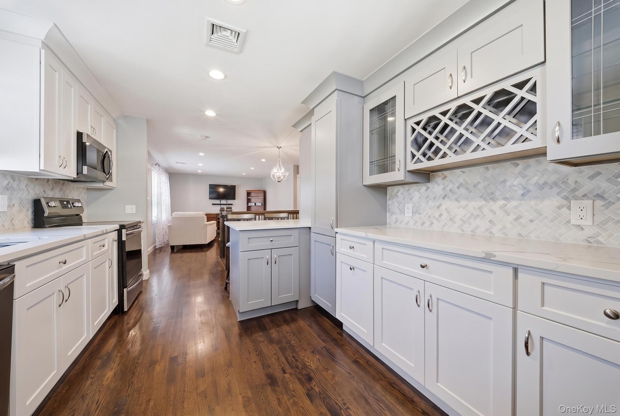Single Family Devon Road Nassau County, NY 11714, MLS-1048948-9