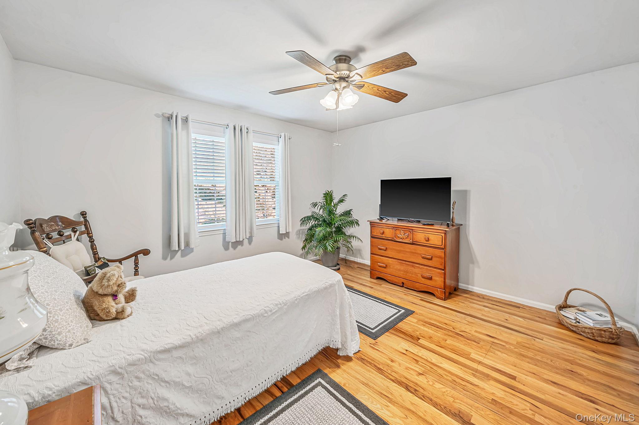 Single Family Sommerset Drive  Suffolk County, NY 11980, MLS-1048955-25