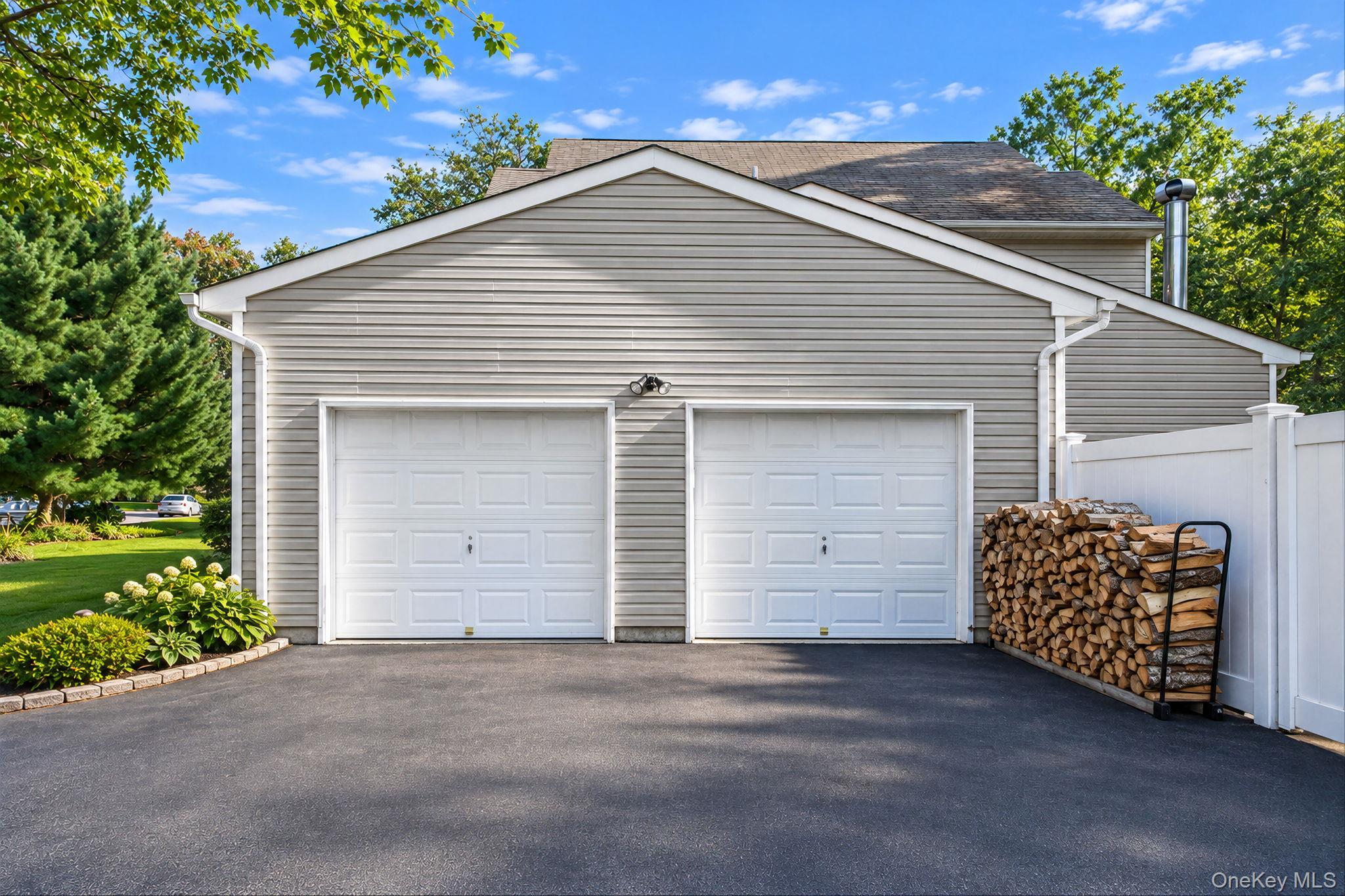 Single Family Sommerset Drive  Suffolk County, NY 11980, MLS-1048955-8