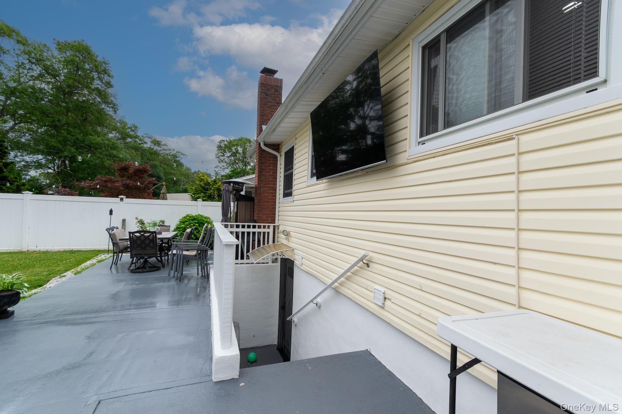 Single Family Lincoln Avenue  Suffolk County, NY 11741, MLS-1048957-24