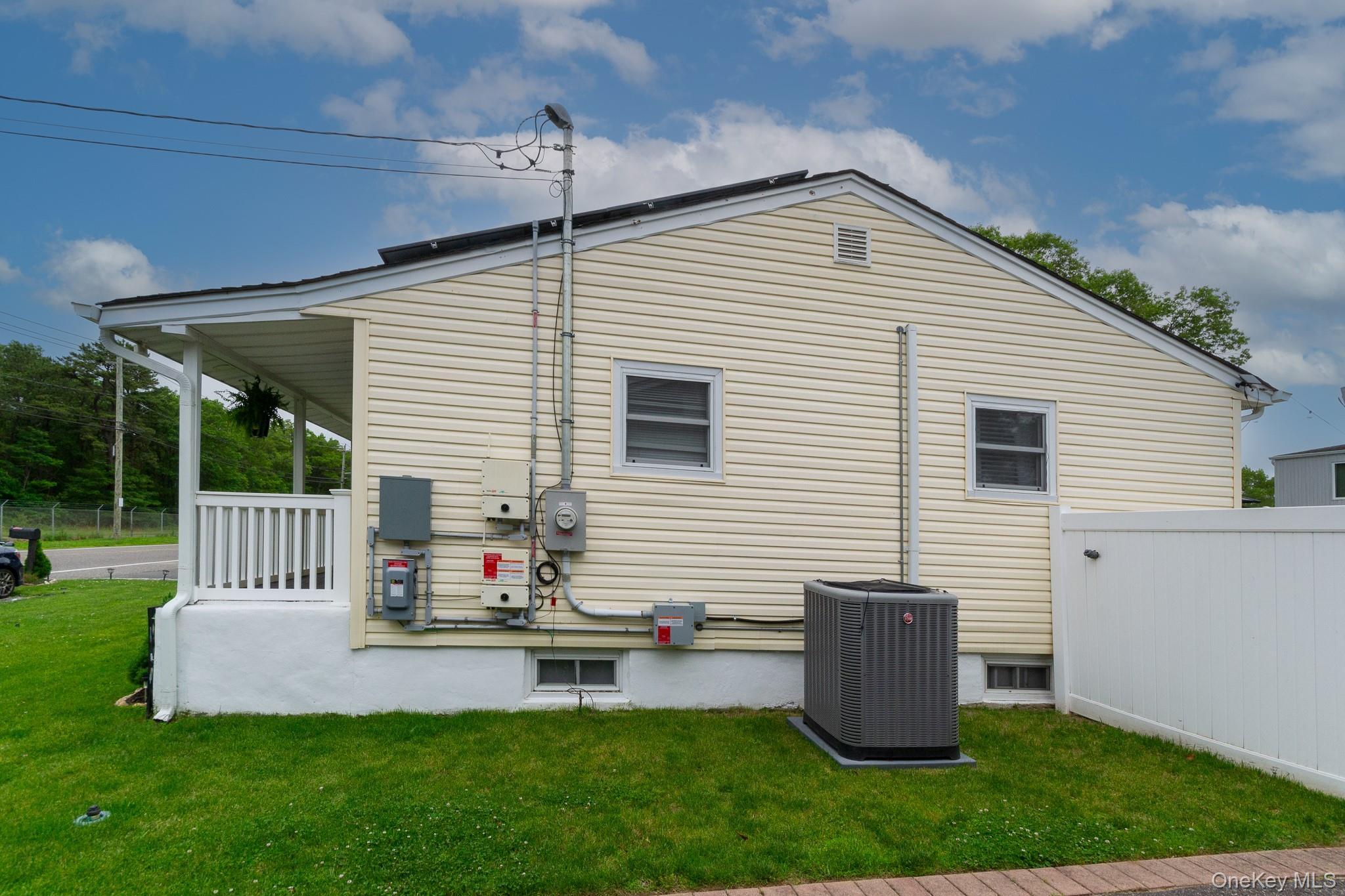 Single Family Lincoln Avenue  Suffolk County, NY 11741, MLS-1048957-25