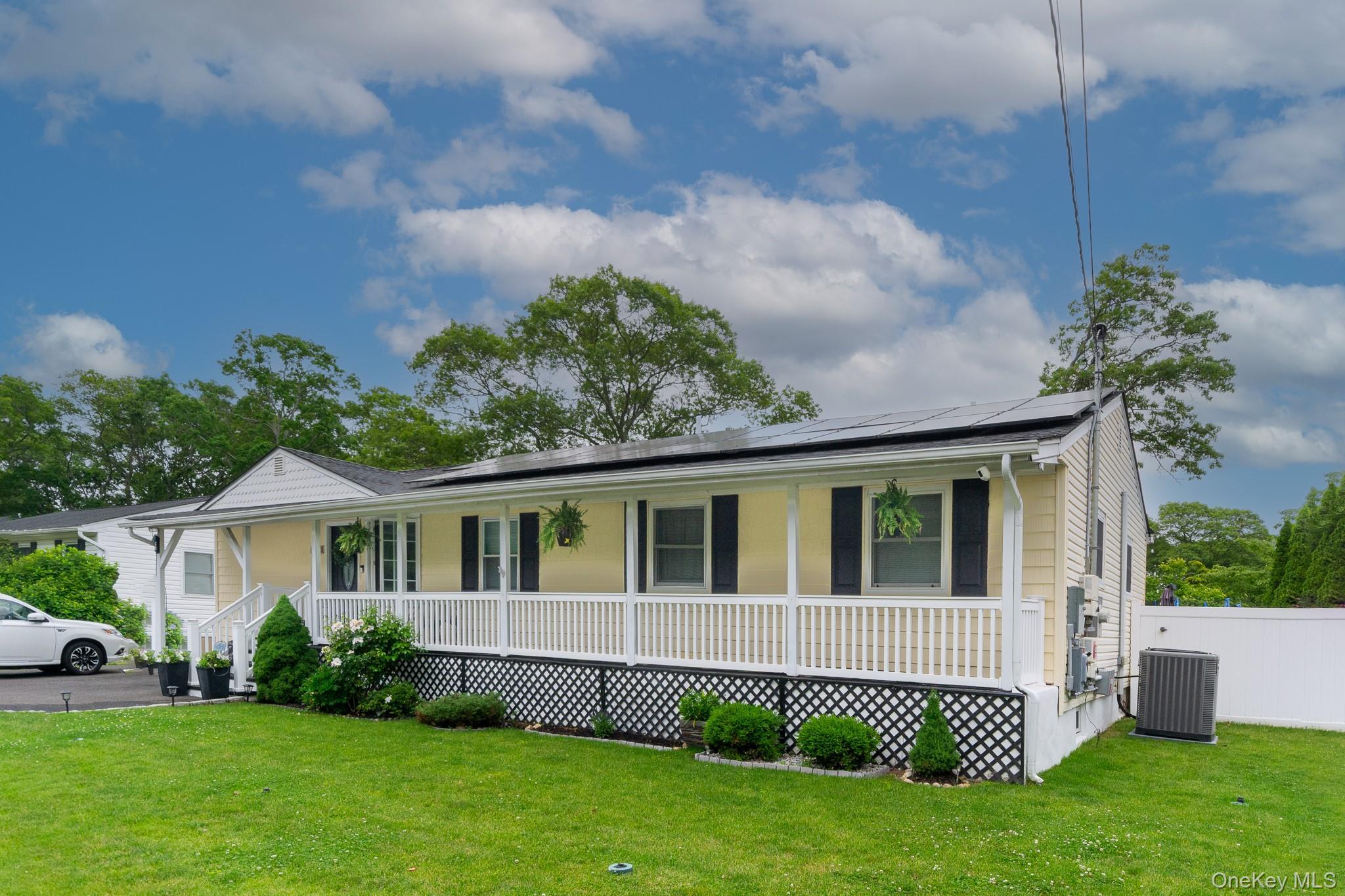 Single Family Lincoln Avenue  Suffolk County, NY 11741, MLS-1048957-3