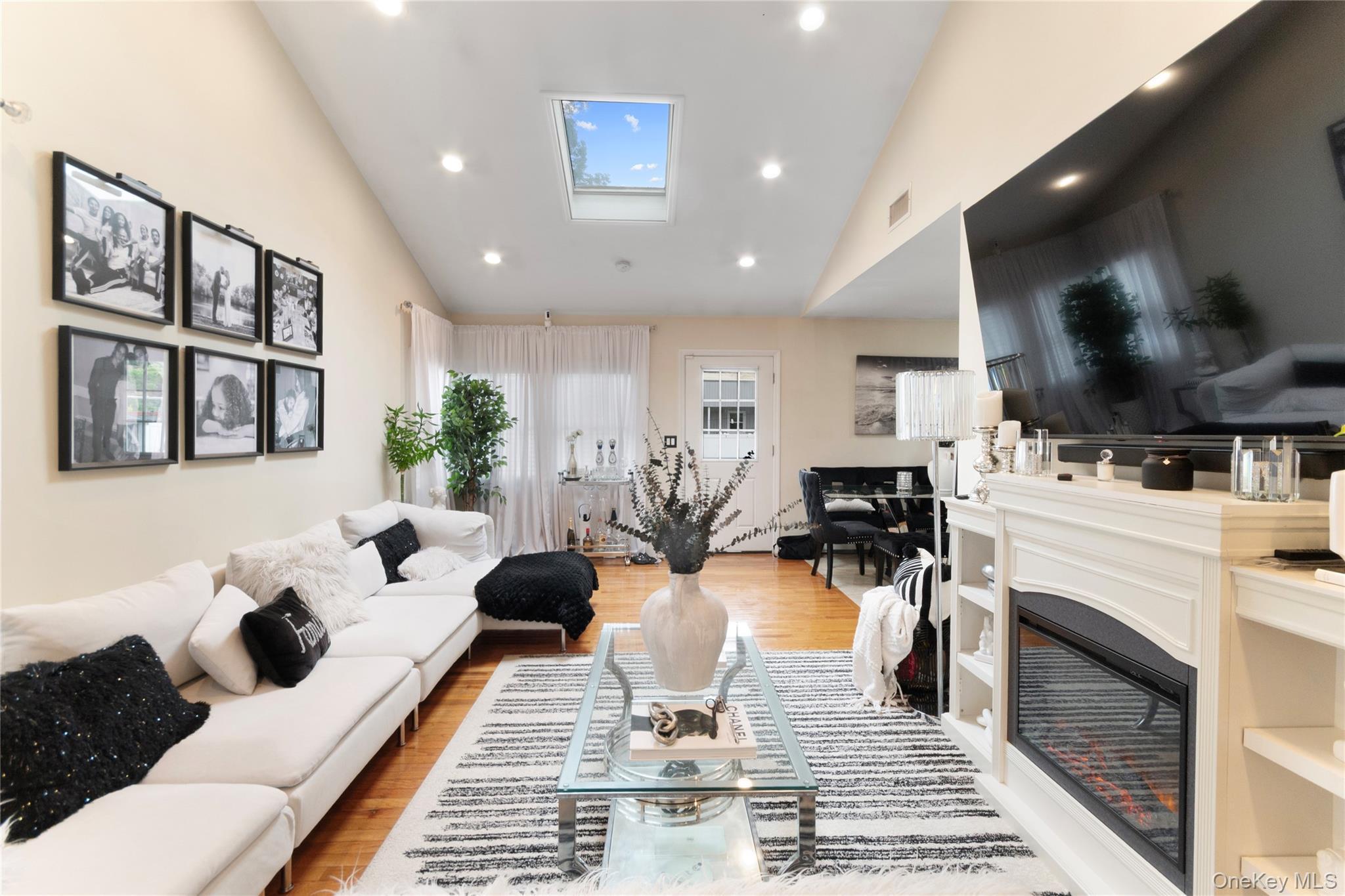 Single Family Lincoln Avenue  Suffolk County, NY 11741, MLS-1048957-5