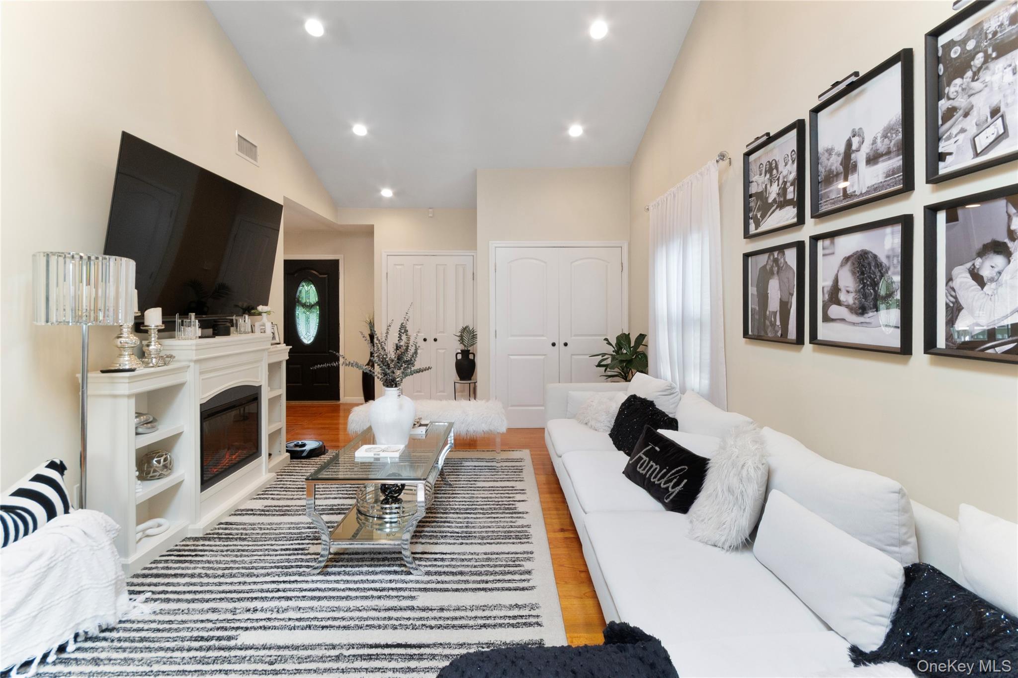 Single Family Lincoln Avenue  Suffolk County, NY 11741, MLS-1048957-6