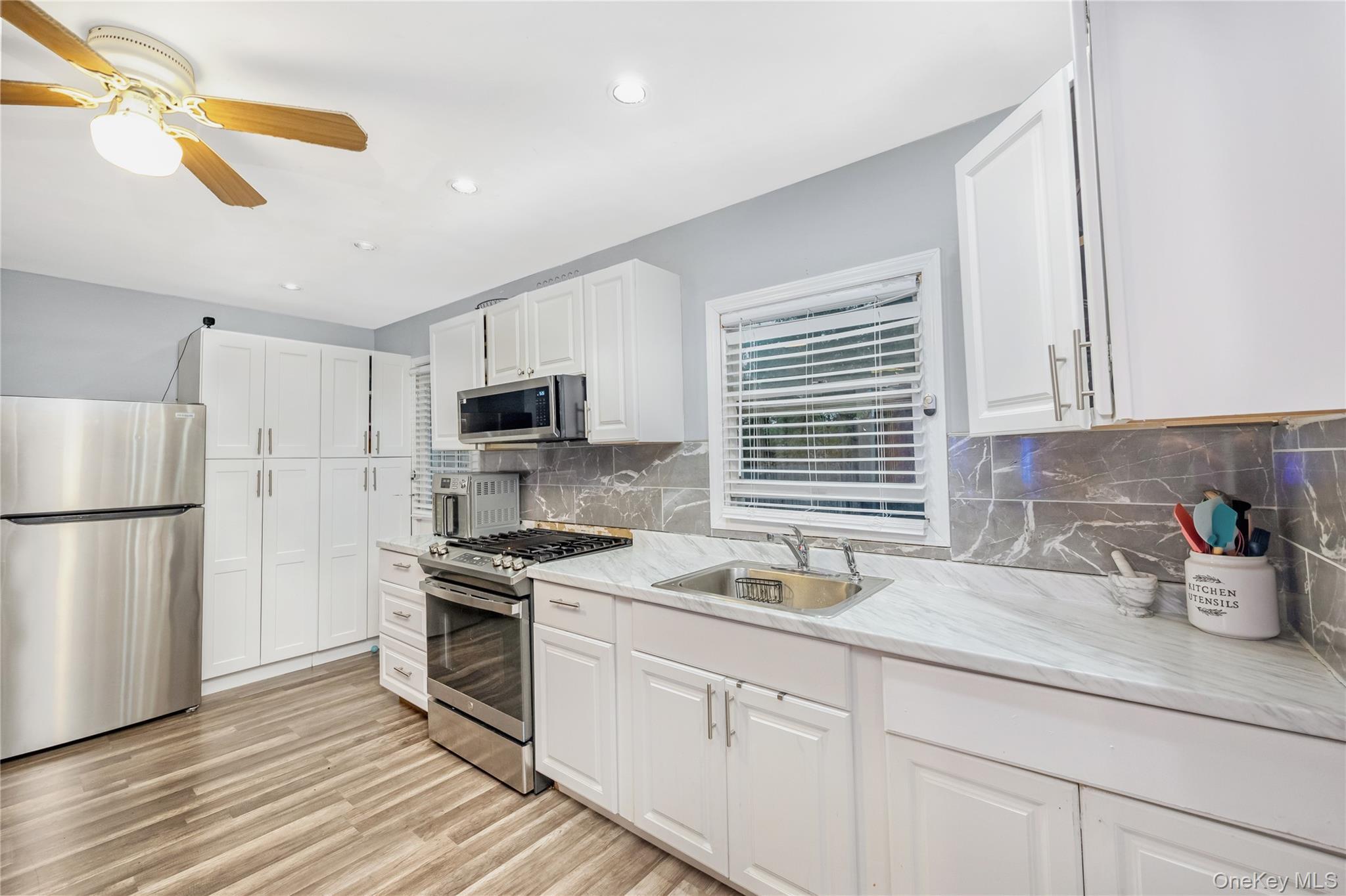 Single Family Bayside Avenue  Nassau County, NY 11572, MLS-1048963-12
