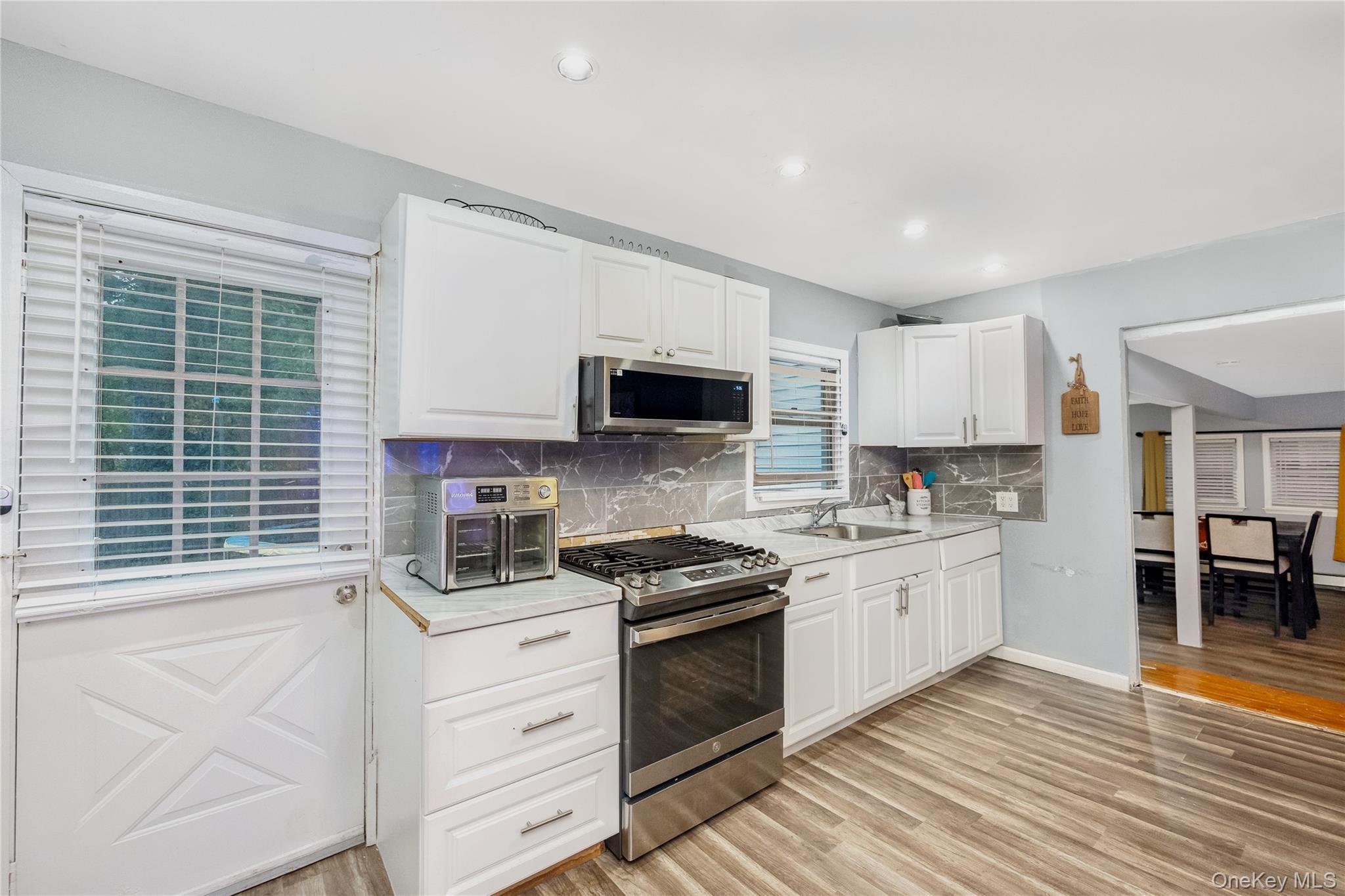 Single Family Bayside Avenue  Nassau County, NY 11572, MLS-1048963-13
