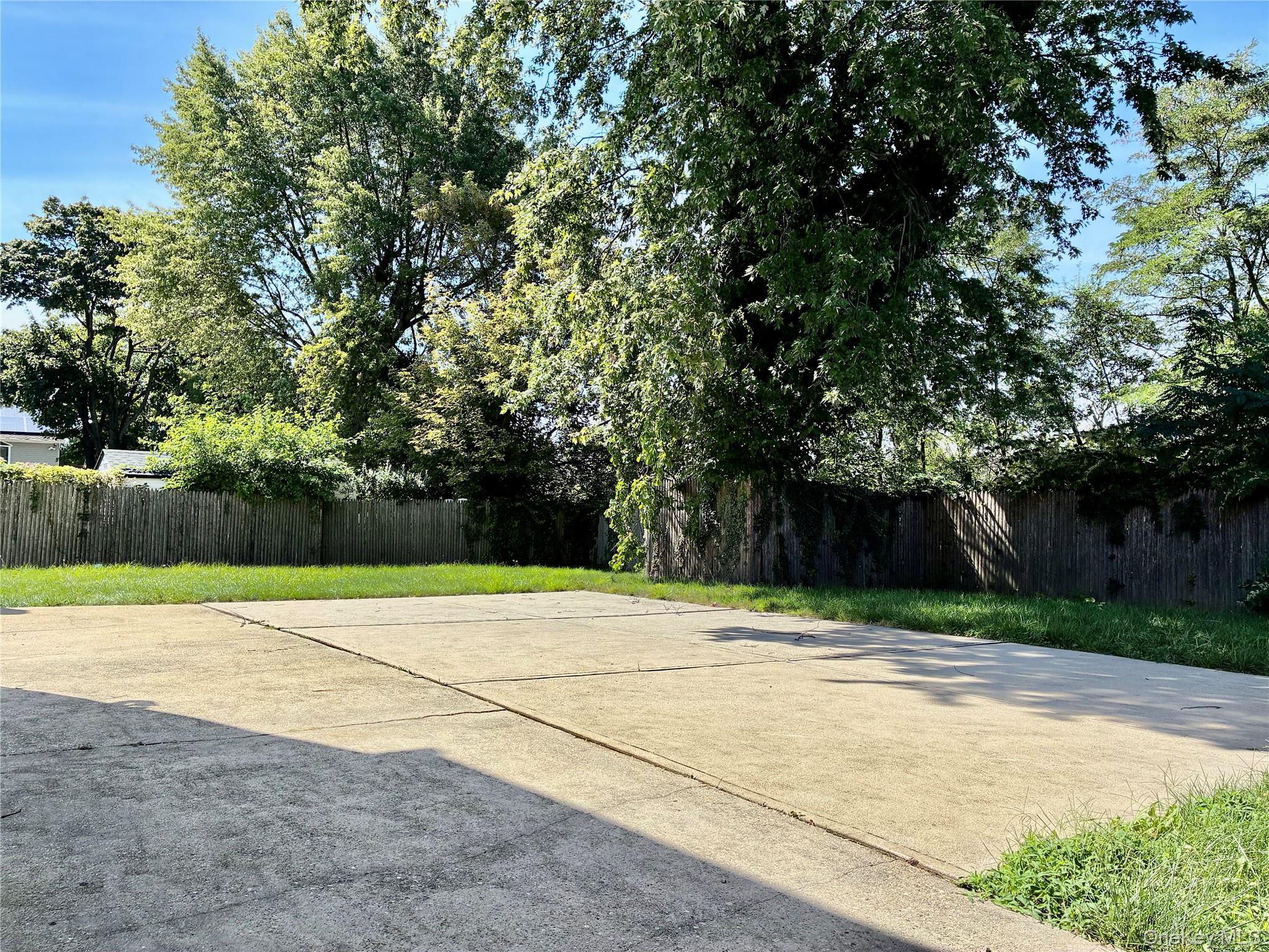 Single Family Bayside Avenue  Nassau County, NY 11572, MLS-1048963-22