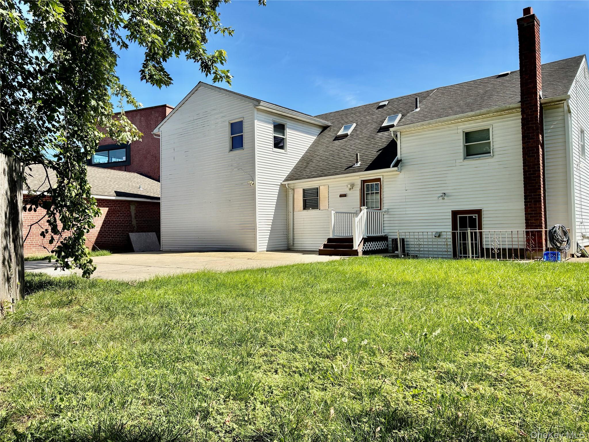 Single Family Bayside Avenue  Nassau County, NY 11572, MLS-1048963-24