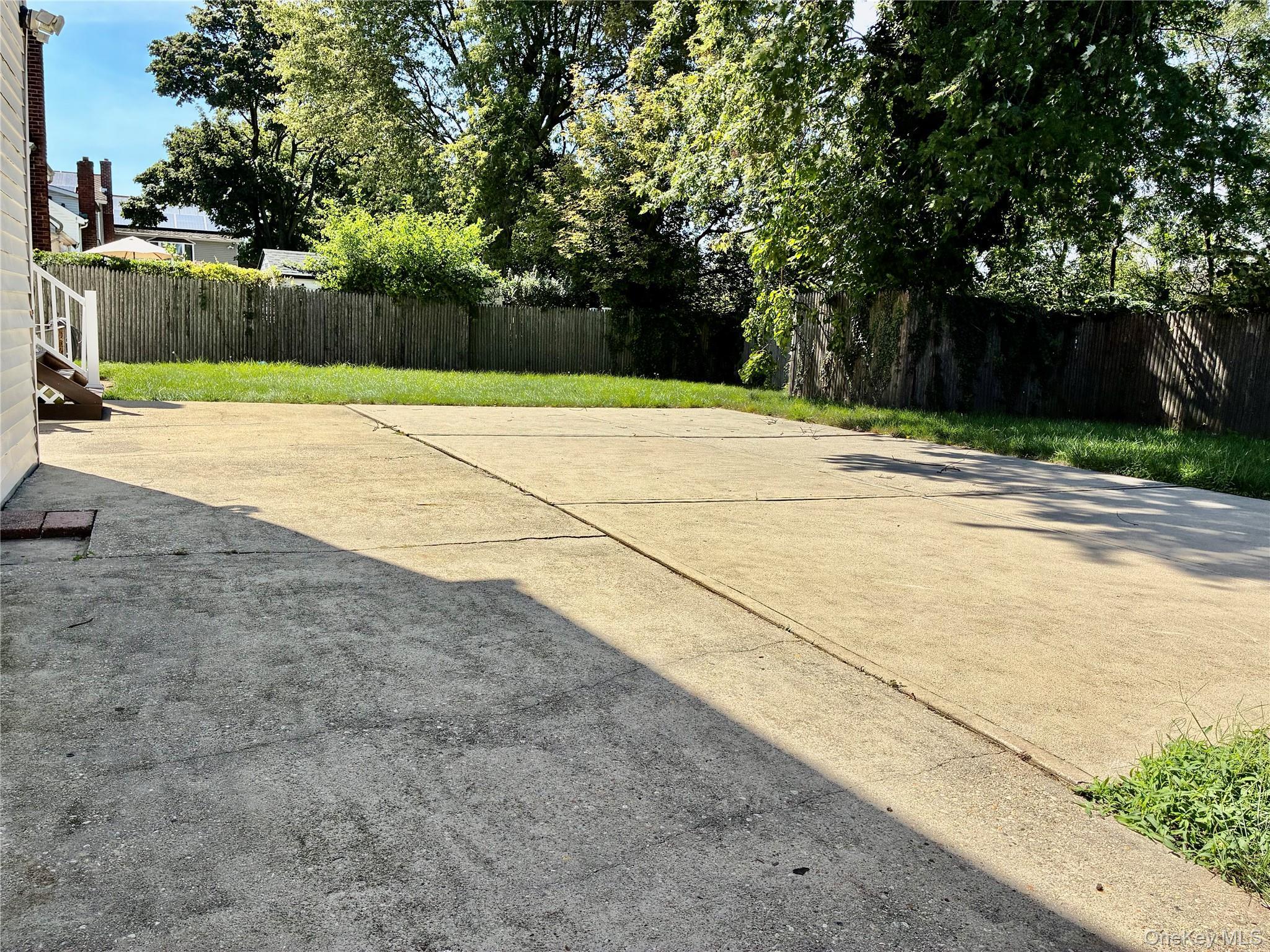 Single Family Bayside Avenue  Nassau County, NY 11572, MLS-1048963-25
