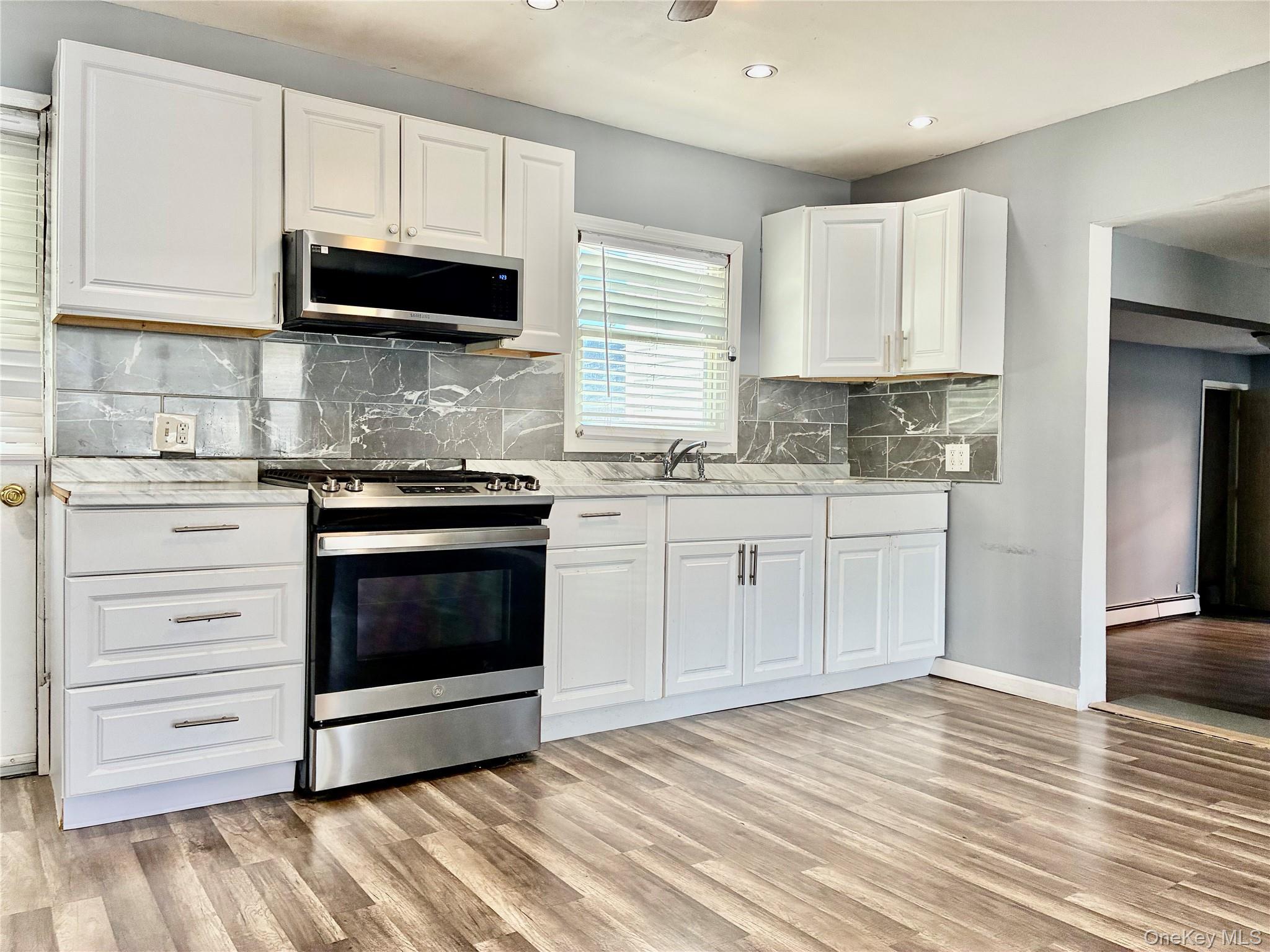 Single Family Bayside Avenue  Nassau County, NY 11572, MLS-1048963-28