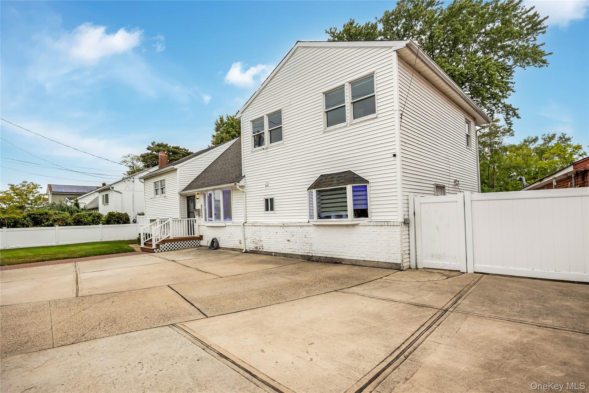 Single Family Bayside Avenue  Nassau County, NY 11572, MLS-1048963-3