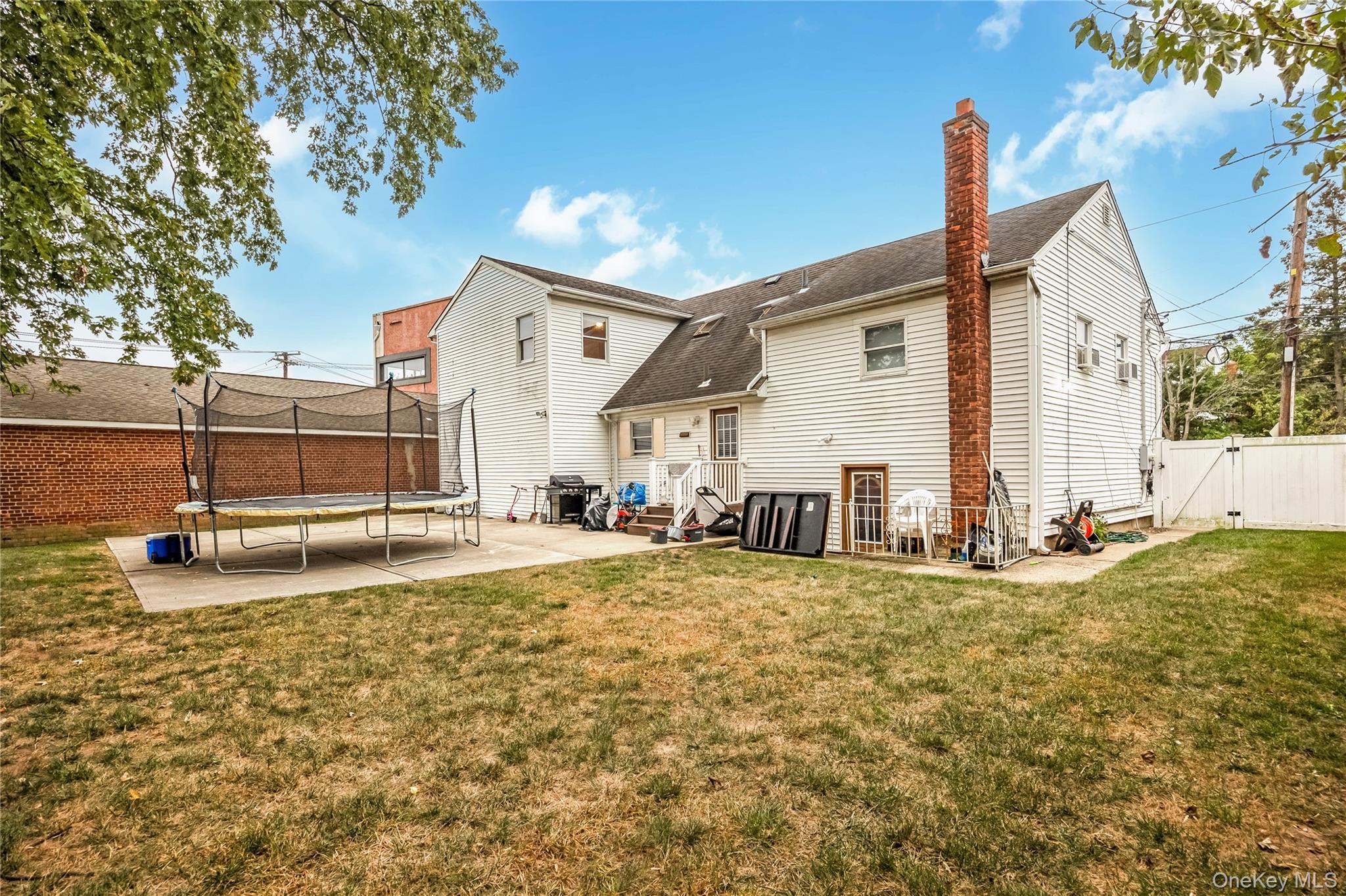 Single Family Bayside Avenue  Nassau County, NY 11572, MLS-1048963-5