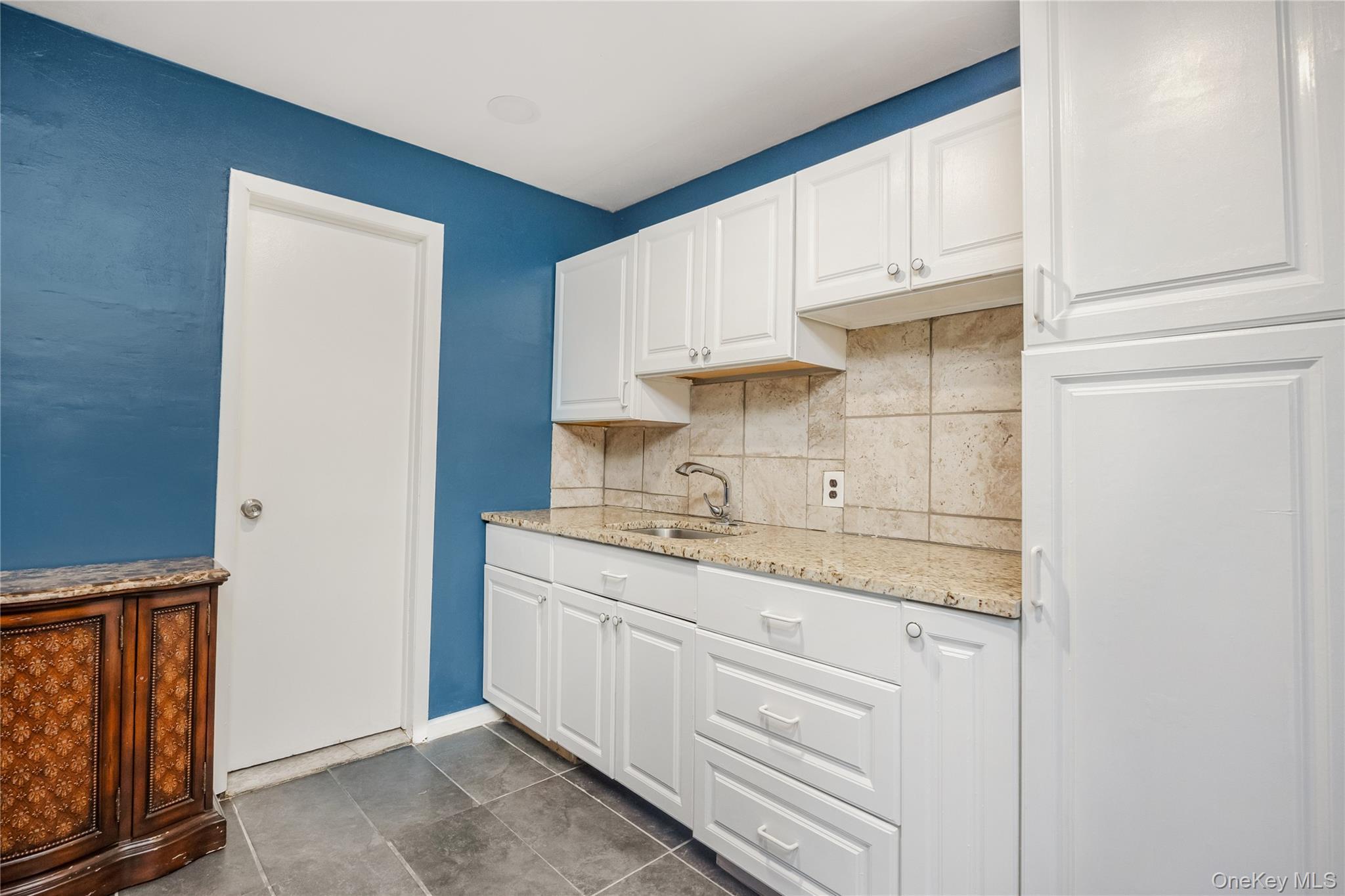 Single Family Bayside Avenue  Nassau County, NY 11572, MLS-1048963-7
