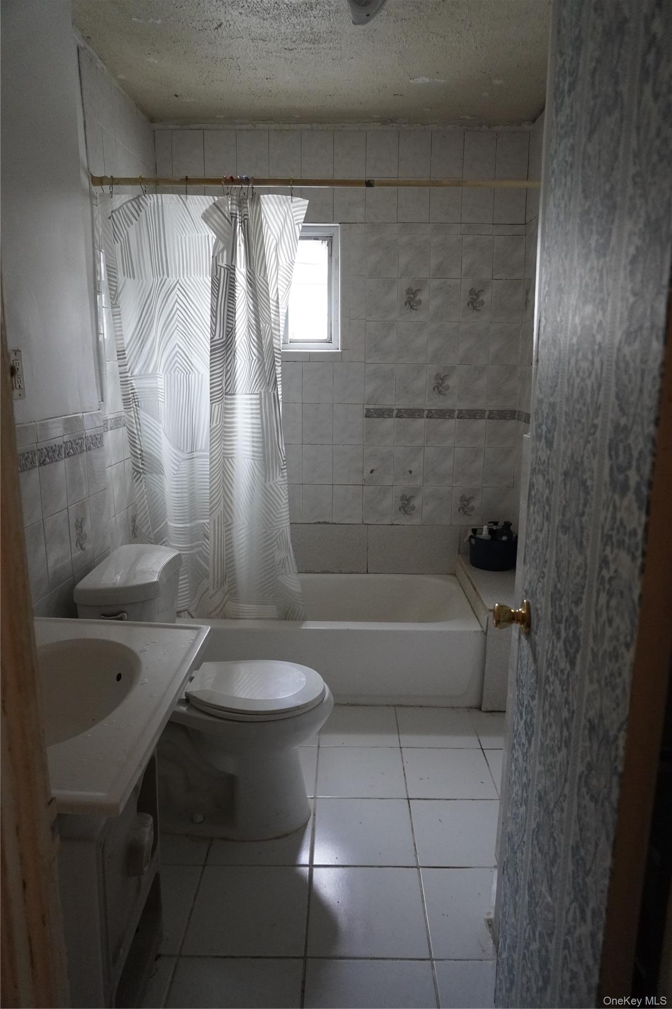 Single Family Grace Avenue  Bronx, NY 10466, MLS-1048968-20